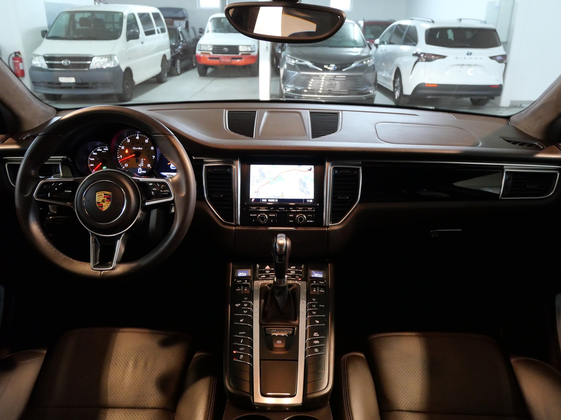 PORSCHE Macan Turbo PDK-image-16