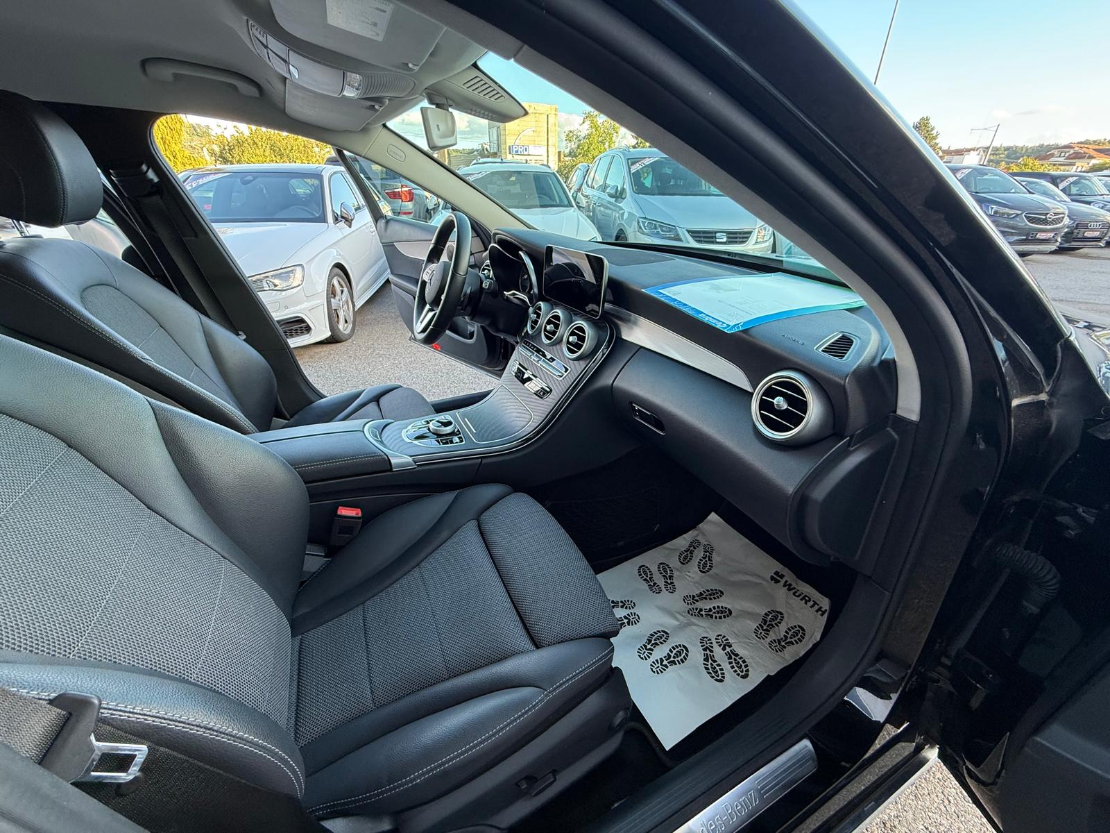 MERCEDES-BENZ C 220-image-7