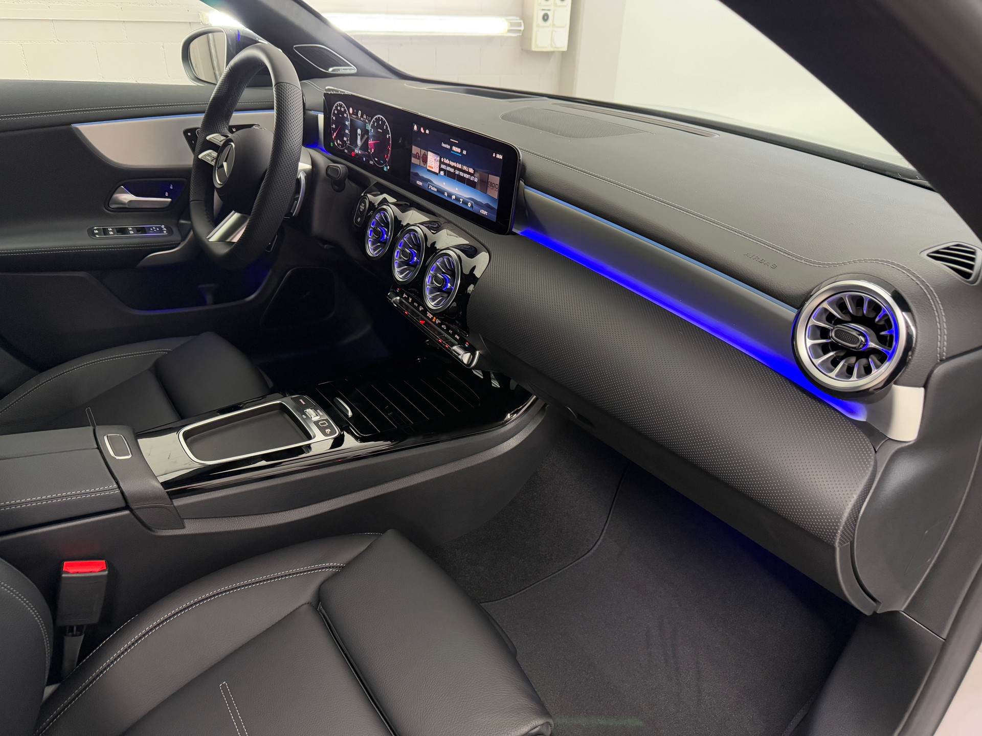 MERCEDES-BENZ CLA 250 4MATIC Shooting Brake-image-10