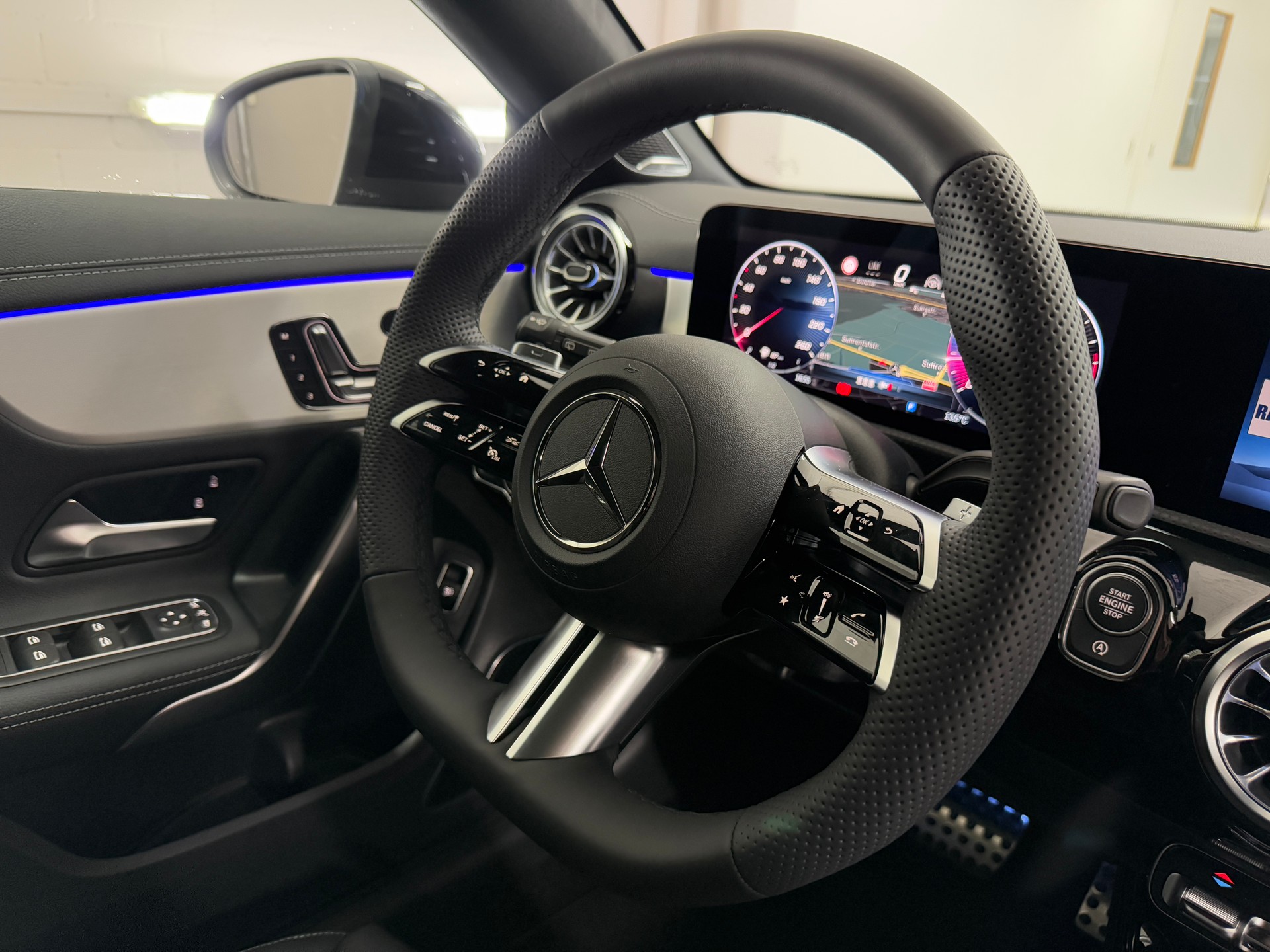MERCEDES-BENZ CLA 250 4MATIC Shooting Brake-image-14