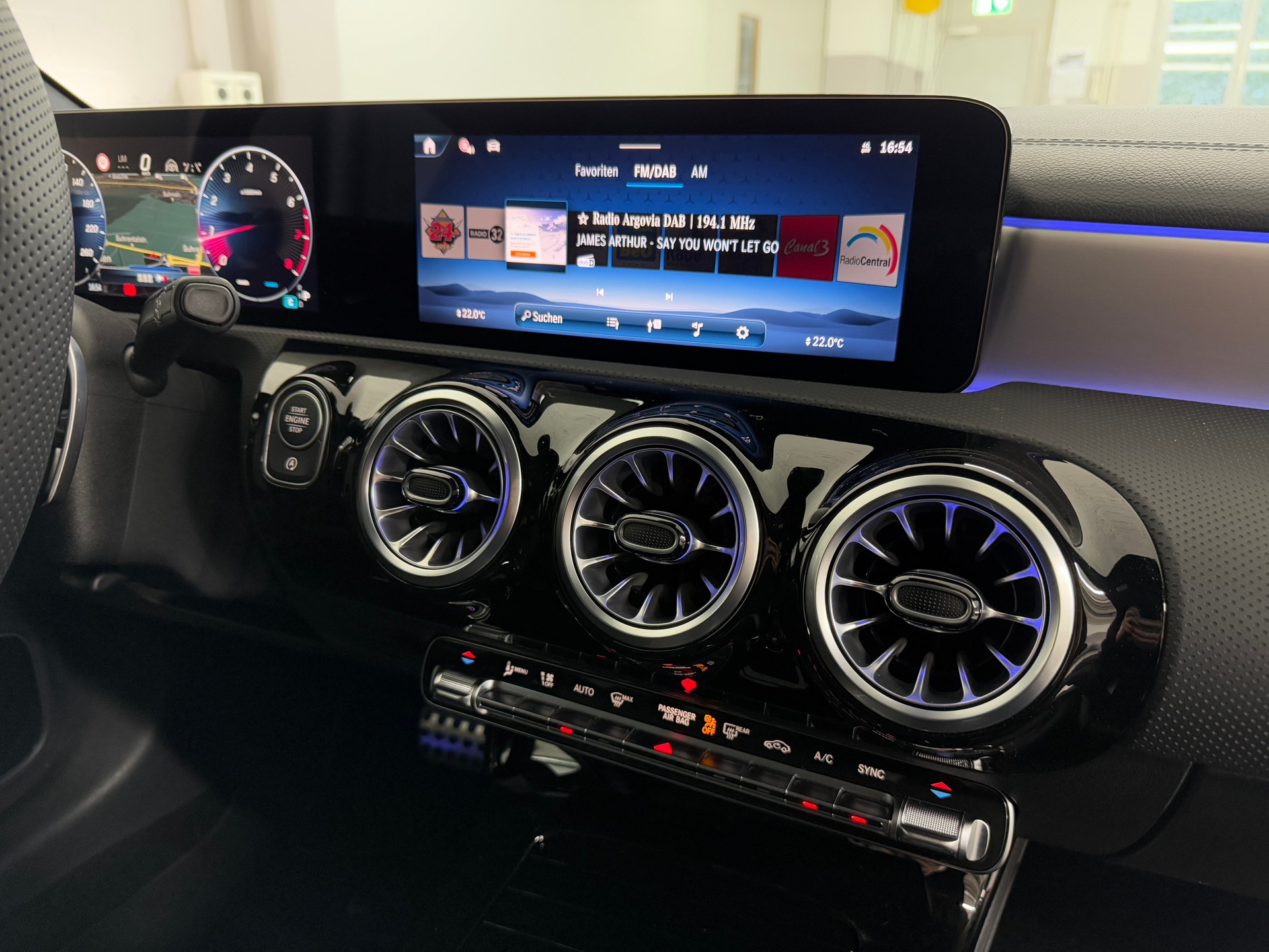 MERCEDES-BENZ CLA 250 4MATIC Shooting Brake-image-11