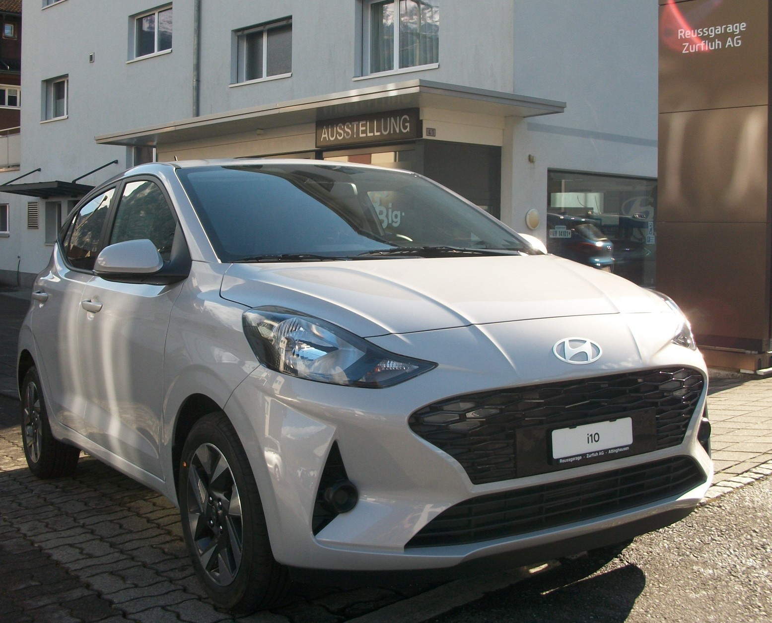 HYUNDAI i10 1.2 Amplia Aut.-image-0