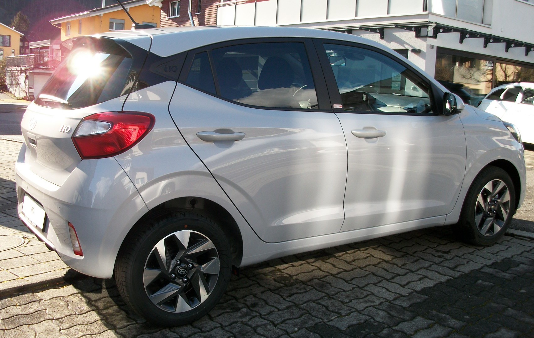 HYUNDAI i10 1.2 Amplia Aut.-image-2