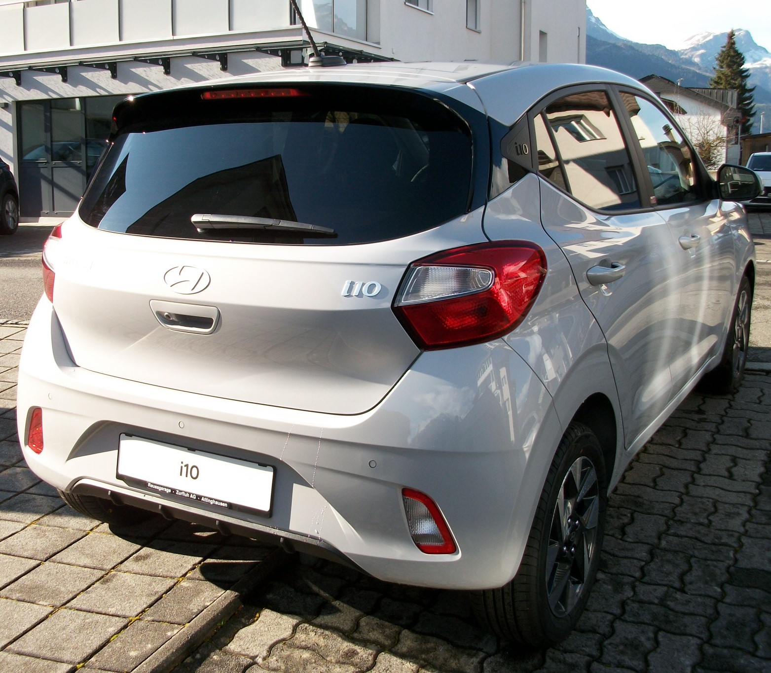 HYUNDAI i10 1.2 Amplia Aut.-image-3