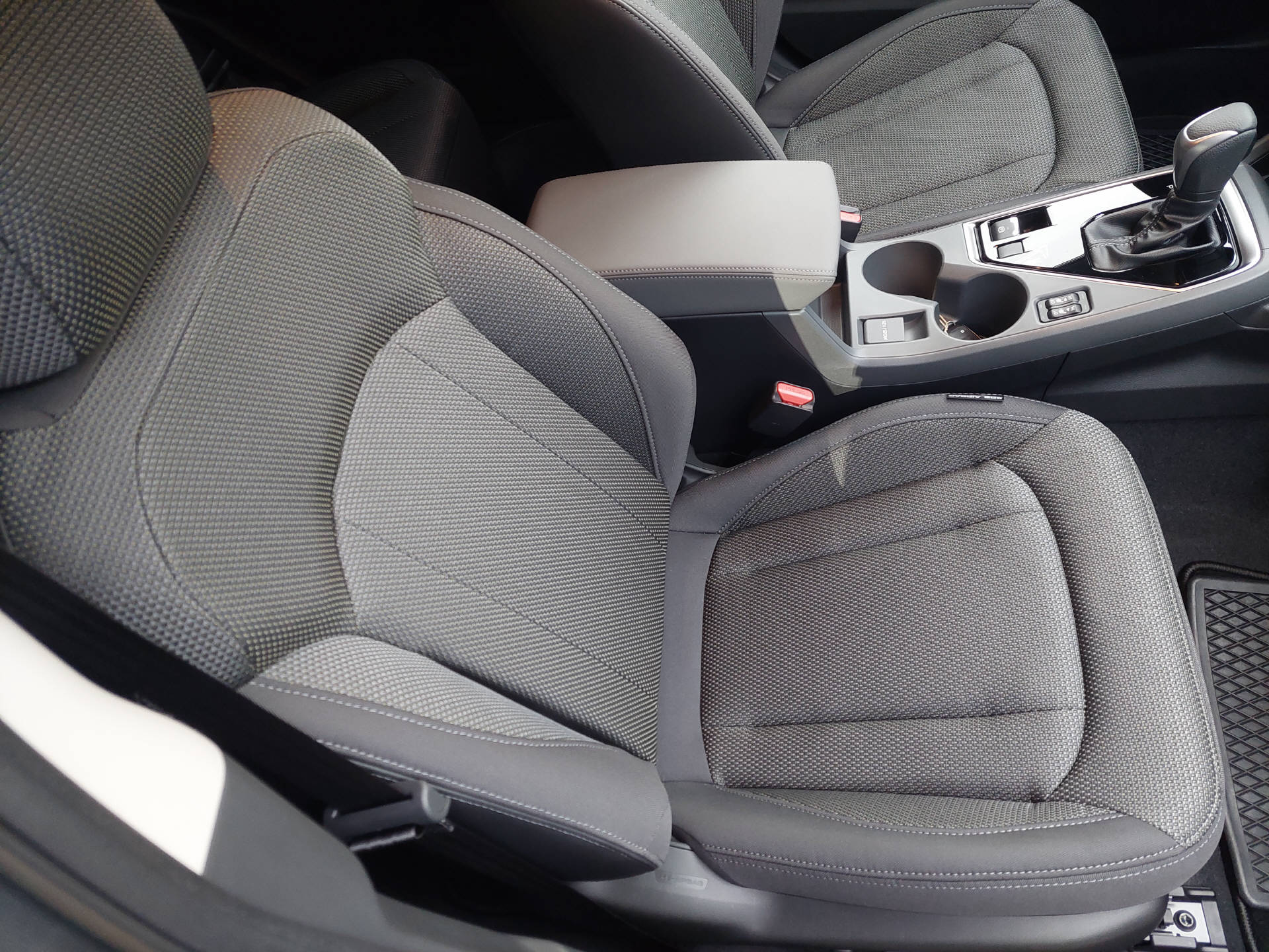SUBARU Crosstrek 2.0i e-Boxer Swiss Plus-image-3