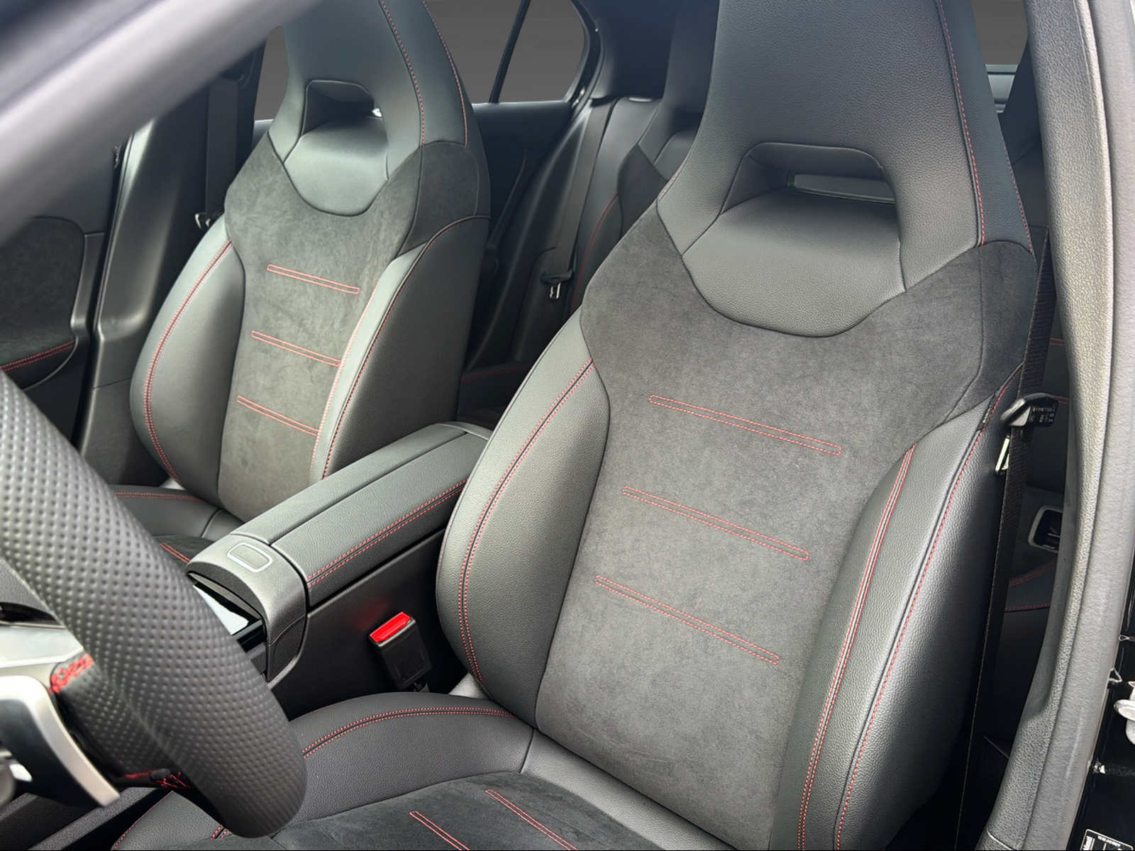 MERCEDES-BENZ A 250 4Matic-image-9
