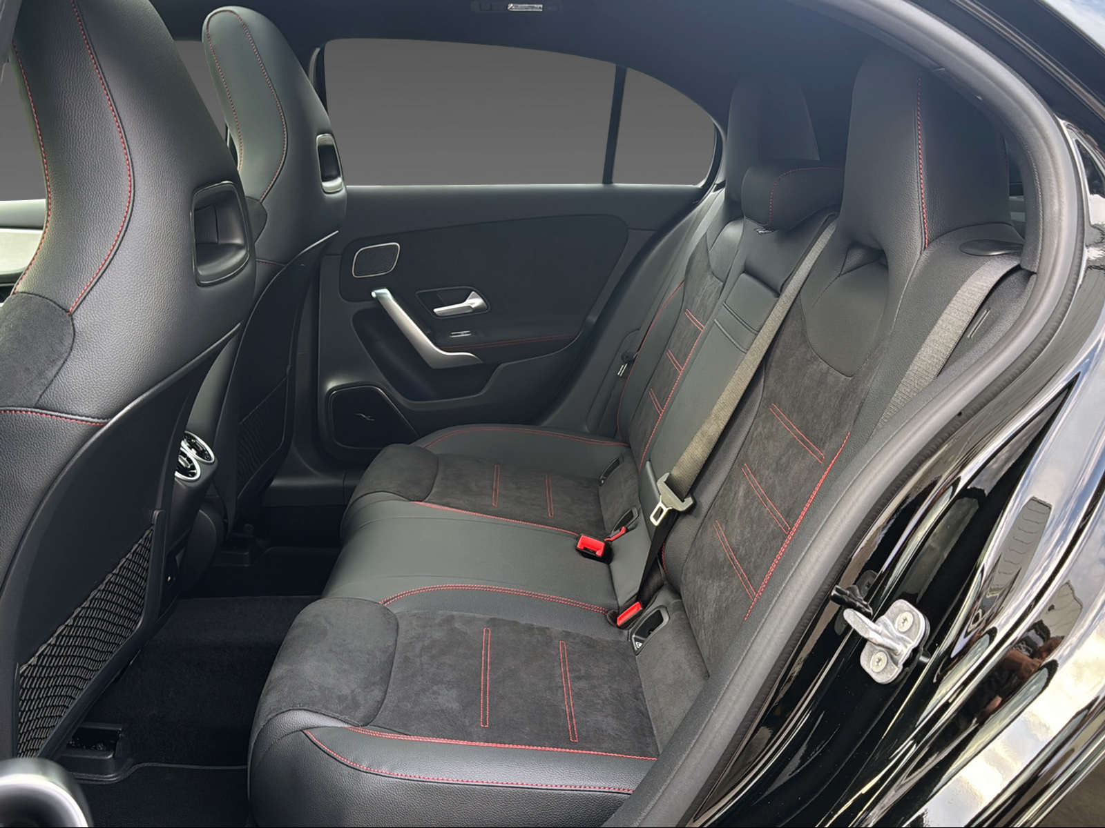 MERCEDES-BENZ A 250 4Matic-image-10