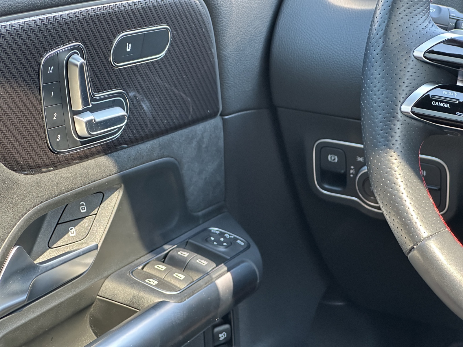 MERCEDES-BENZ GLA 220d 4Matic 8G-DCT-image-15