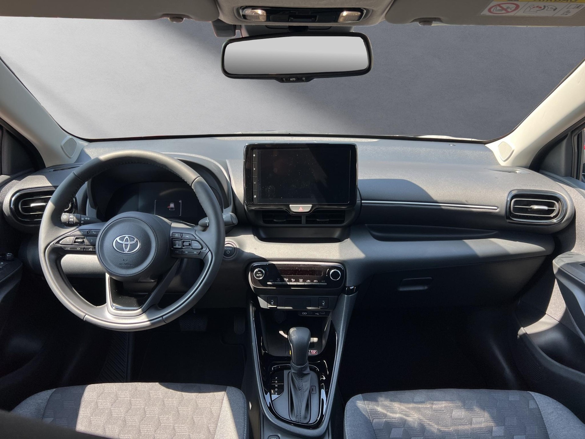 TOYOTA Yaris 1.5 VVT-i HSD Trend-image-3