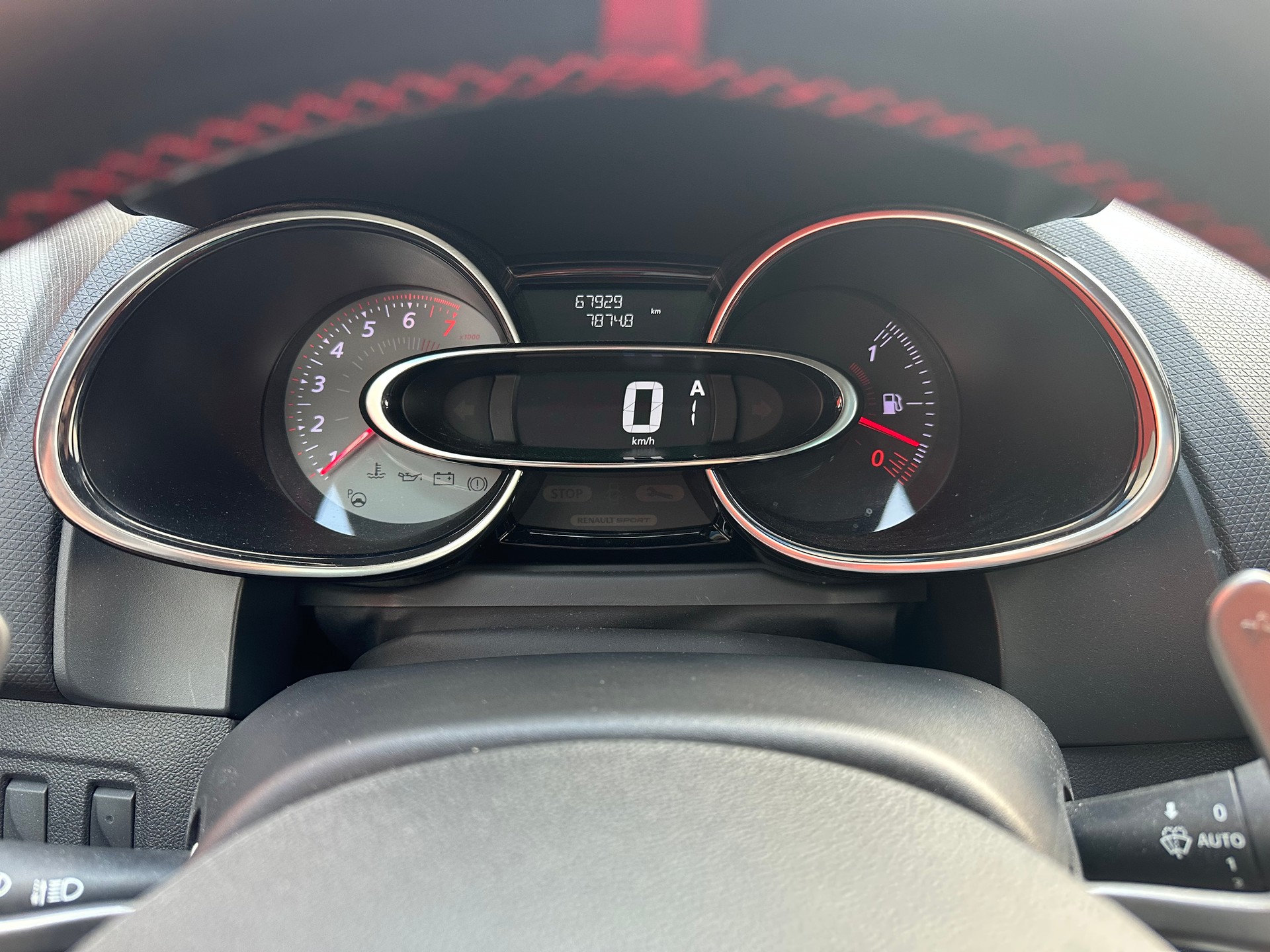 RENAULT Clio 1.6 T RS 220 Trophy EDC-image-4