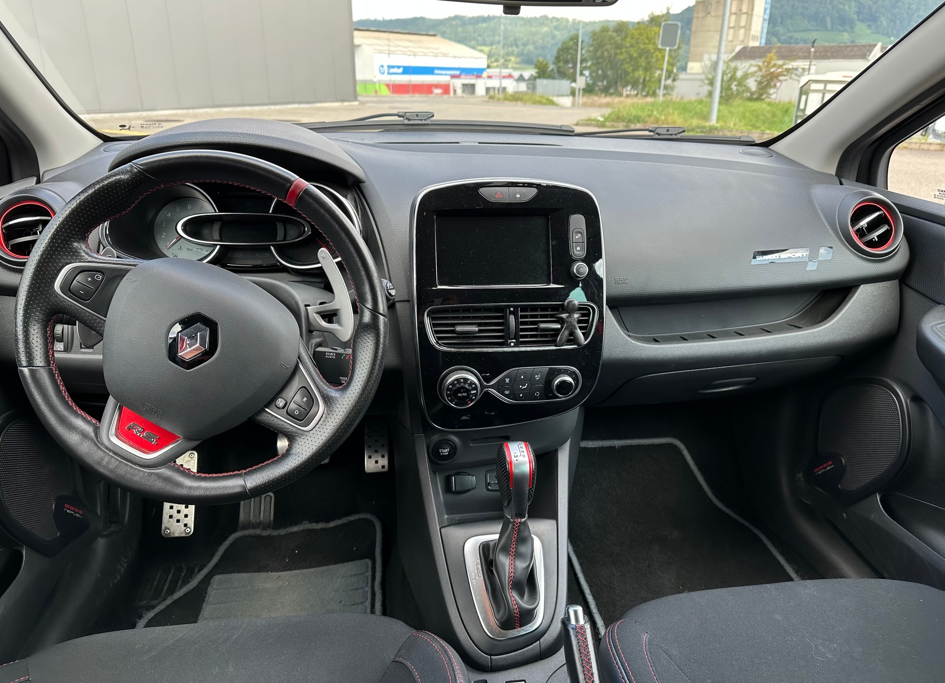 RENAULT Clio 1.6 T RS 220 Trophy EDC-image-5