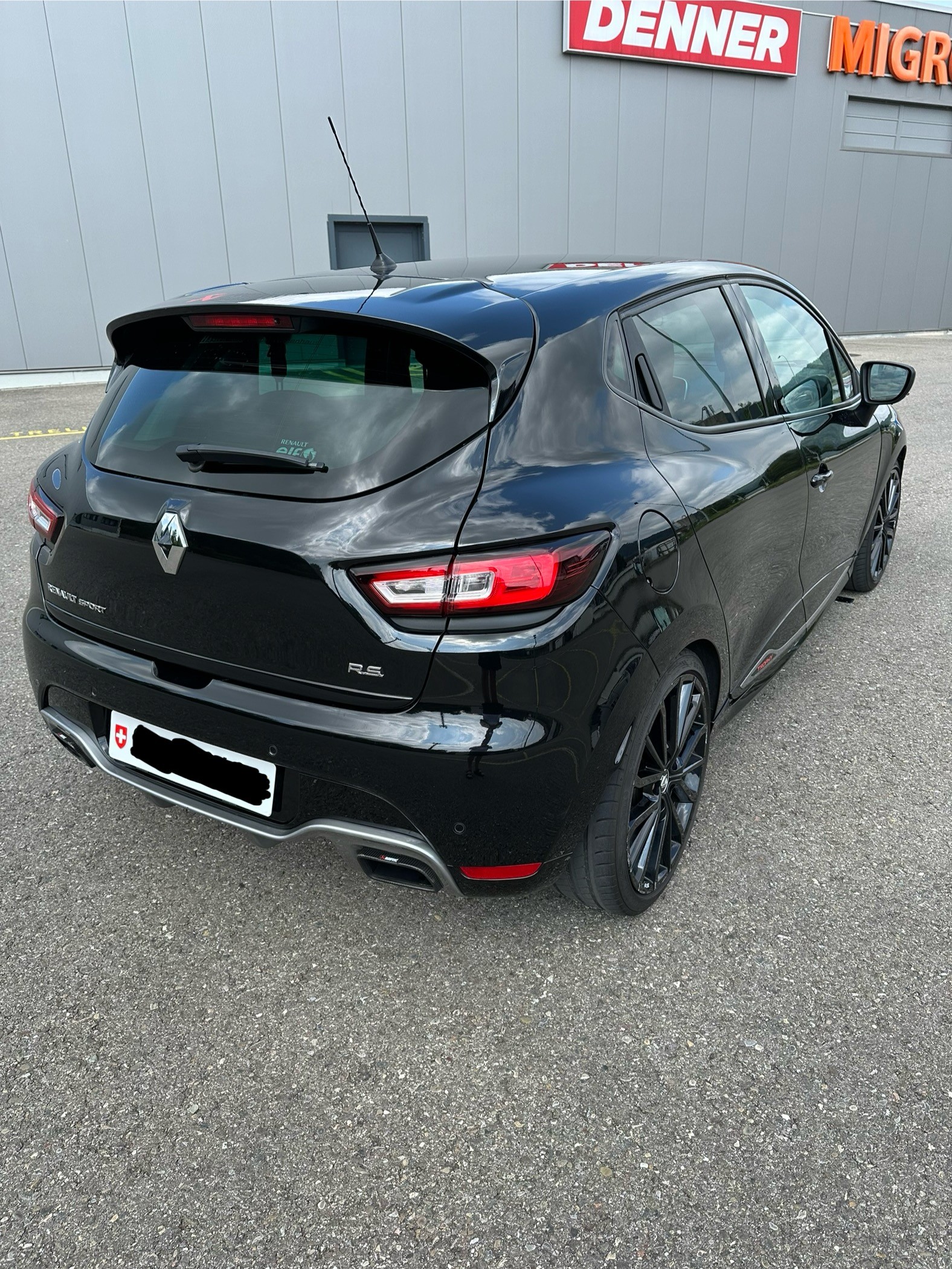 RENAULT Clio 1.6 T RS 220 Trophy EDC-image-3