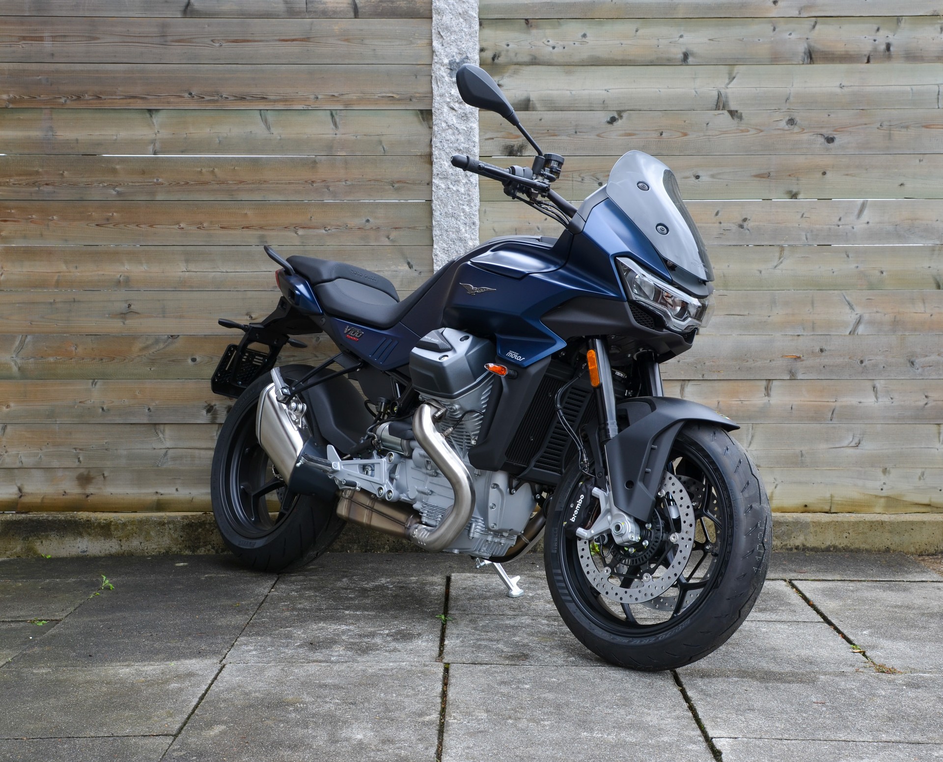 MOTO GUZZI V100 Mandello E5+-showroom-element-3