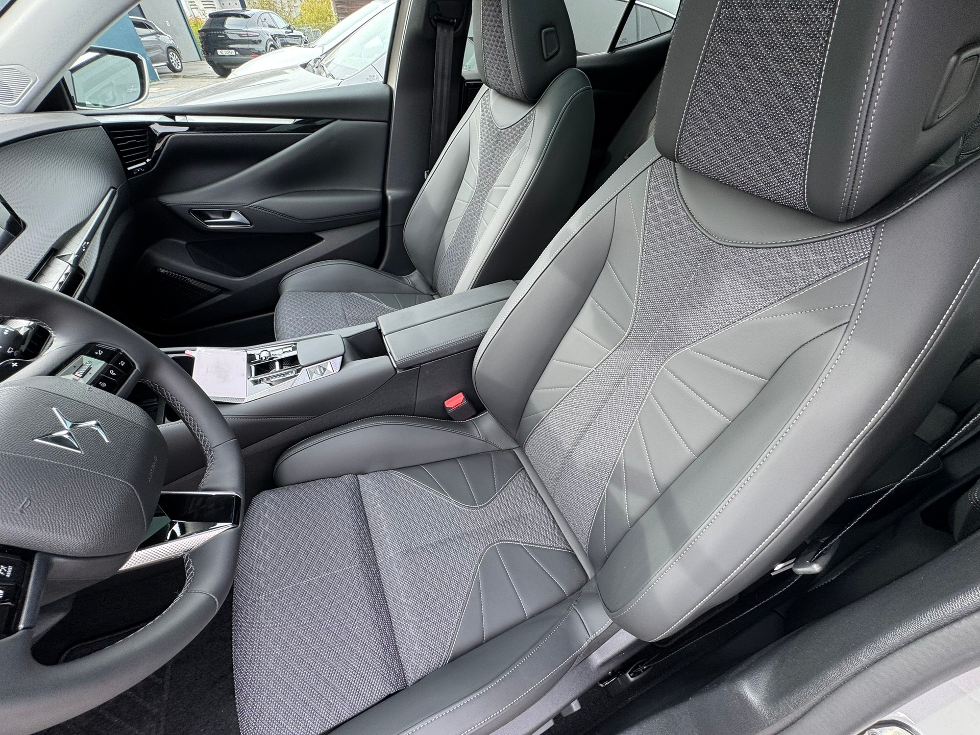 DS AUTOMOBILES DS 4 1.2 MHEV Ligne Noire-image-4
