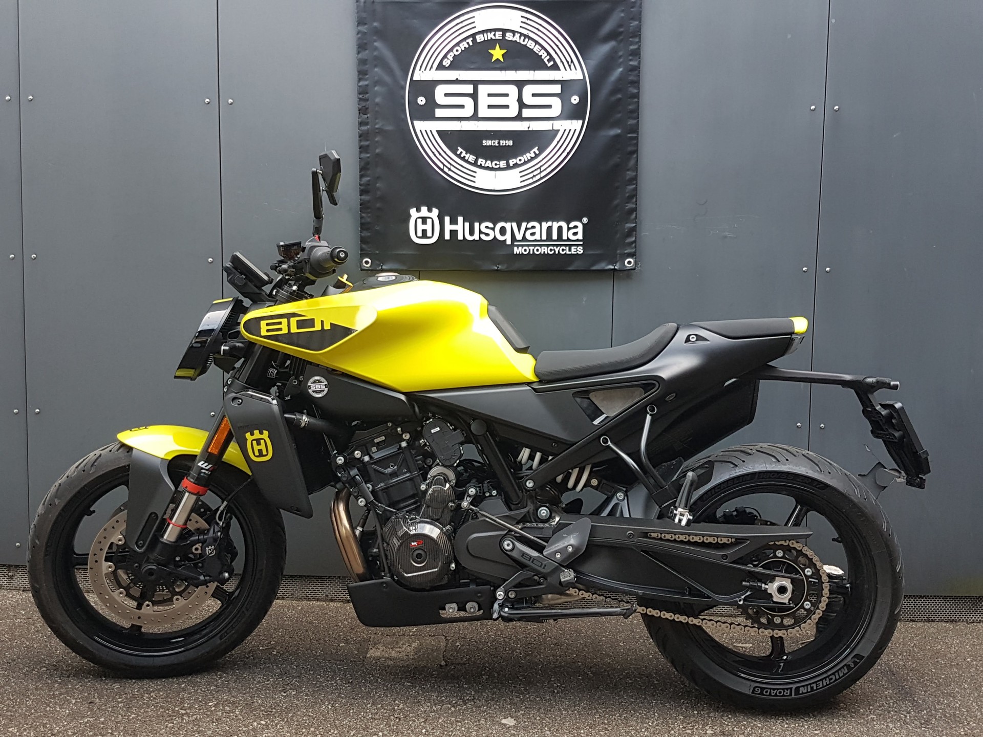 HUSQVARNA Vitpilen 801-showroom-element-2