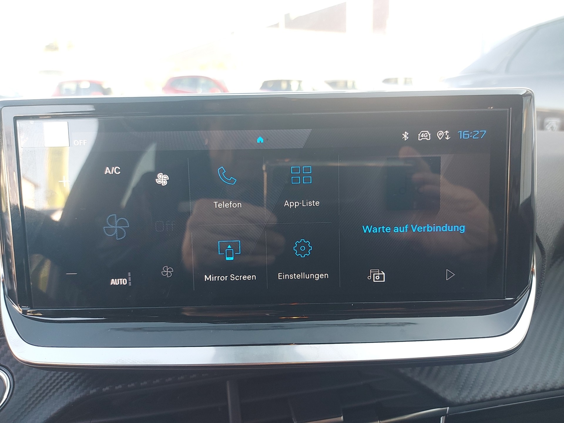 PEUGEOT 208 1.2 Hybrid Allure Premium-image-6