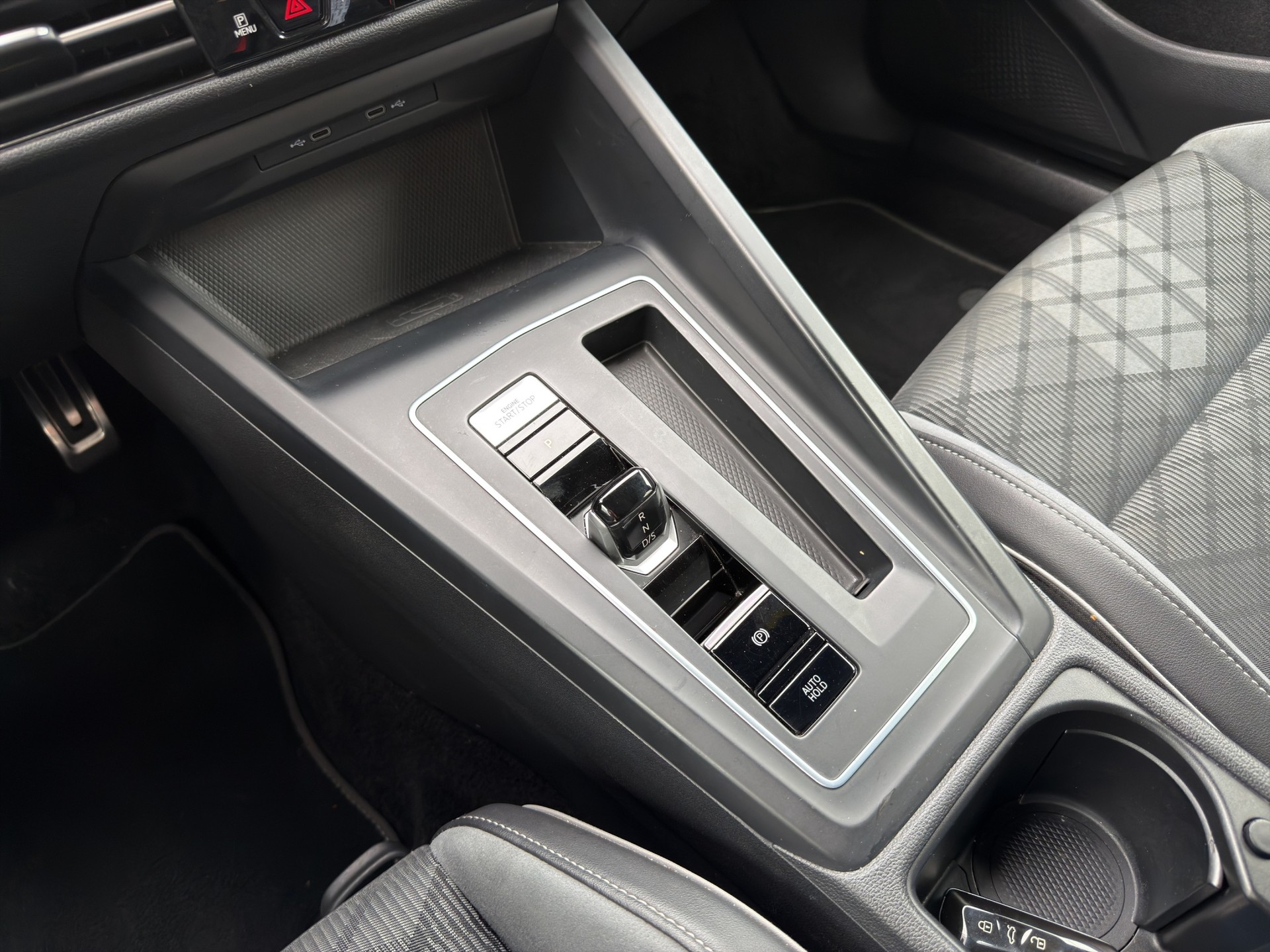 VW Golf 1.5 eTSI mHEV ACT R-Line DSG-image-18