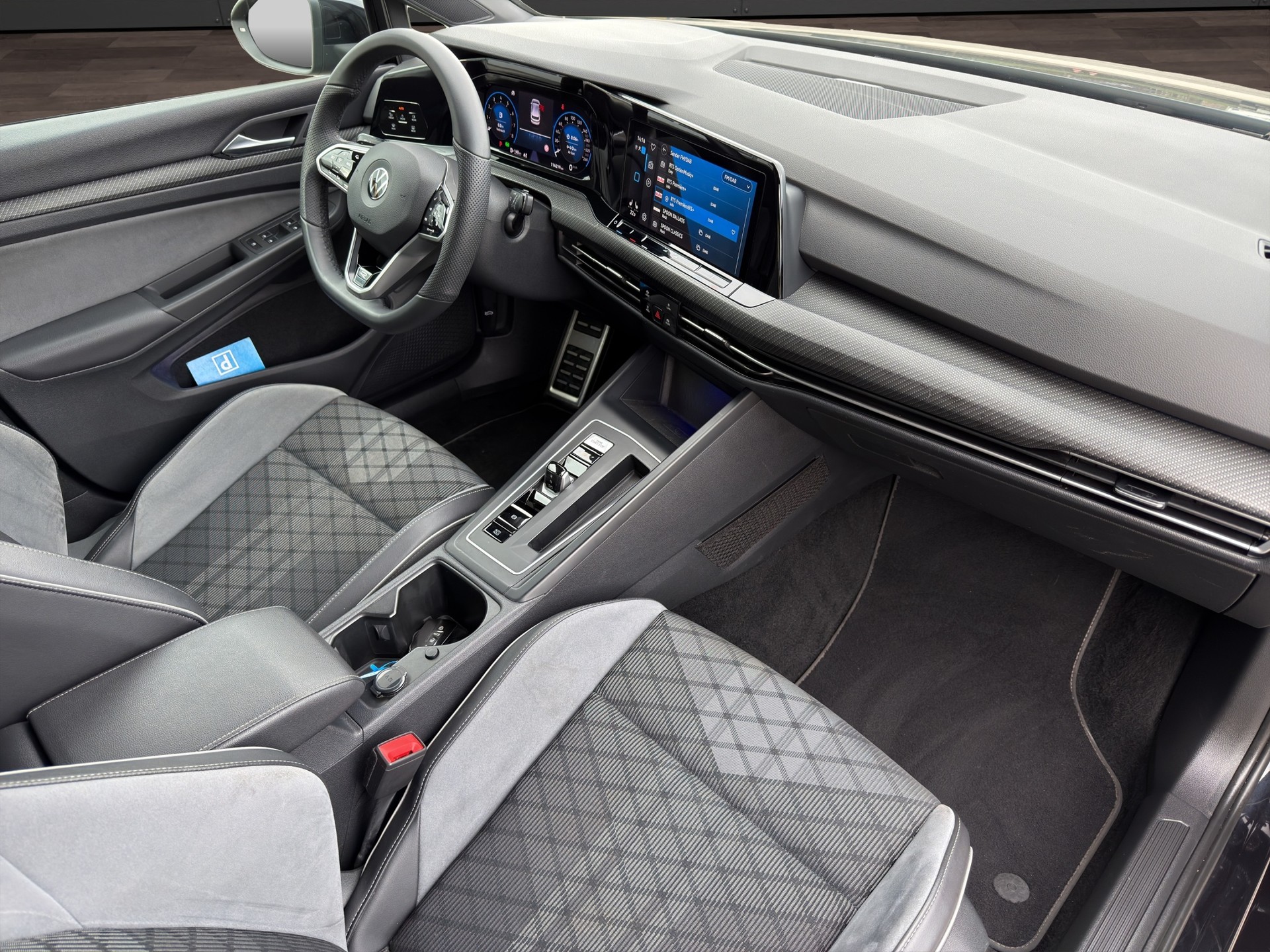 VW Golf 1.5 eTSI mHEV ACT R-Line DSG-image-19