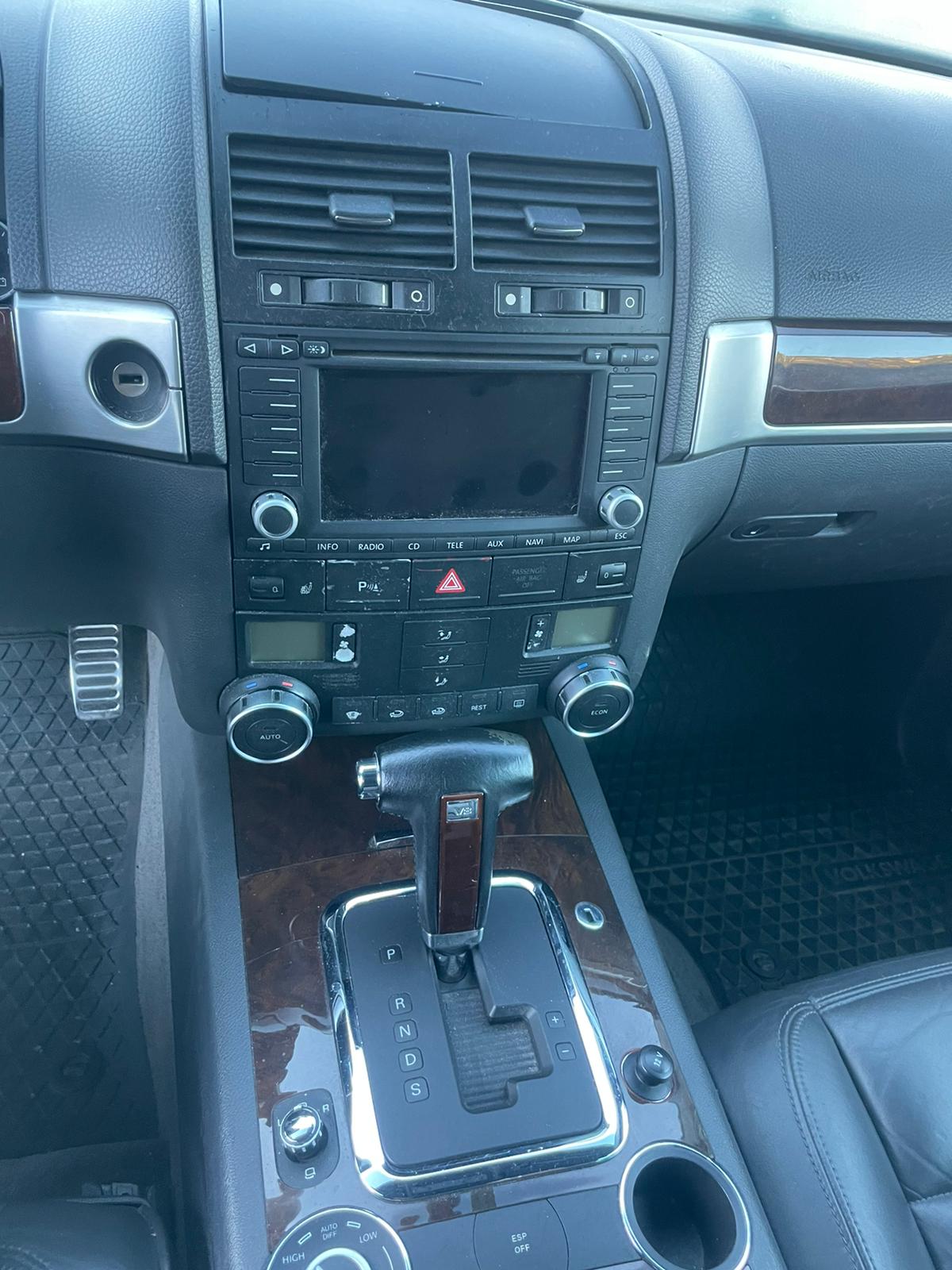 VW Touareg 4.2 V8 Automatic-image-8