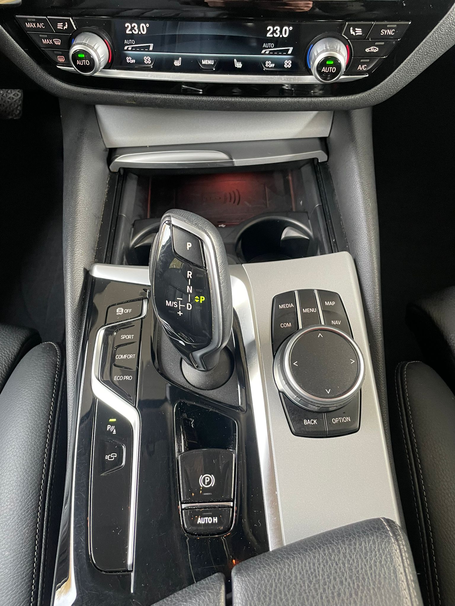 BMW 530d xDrive Touring-image-8