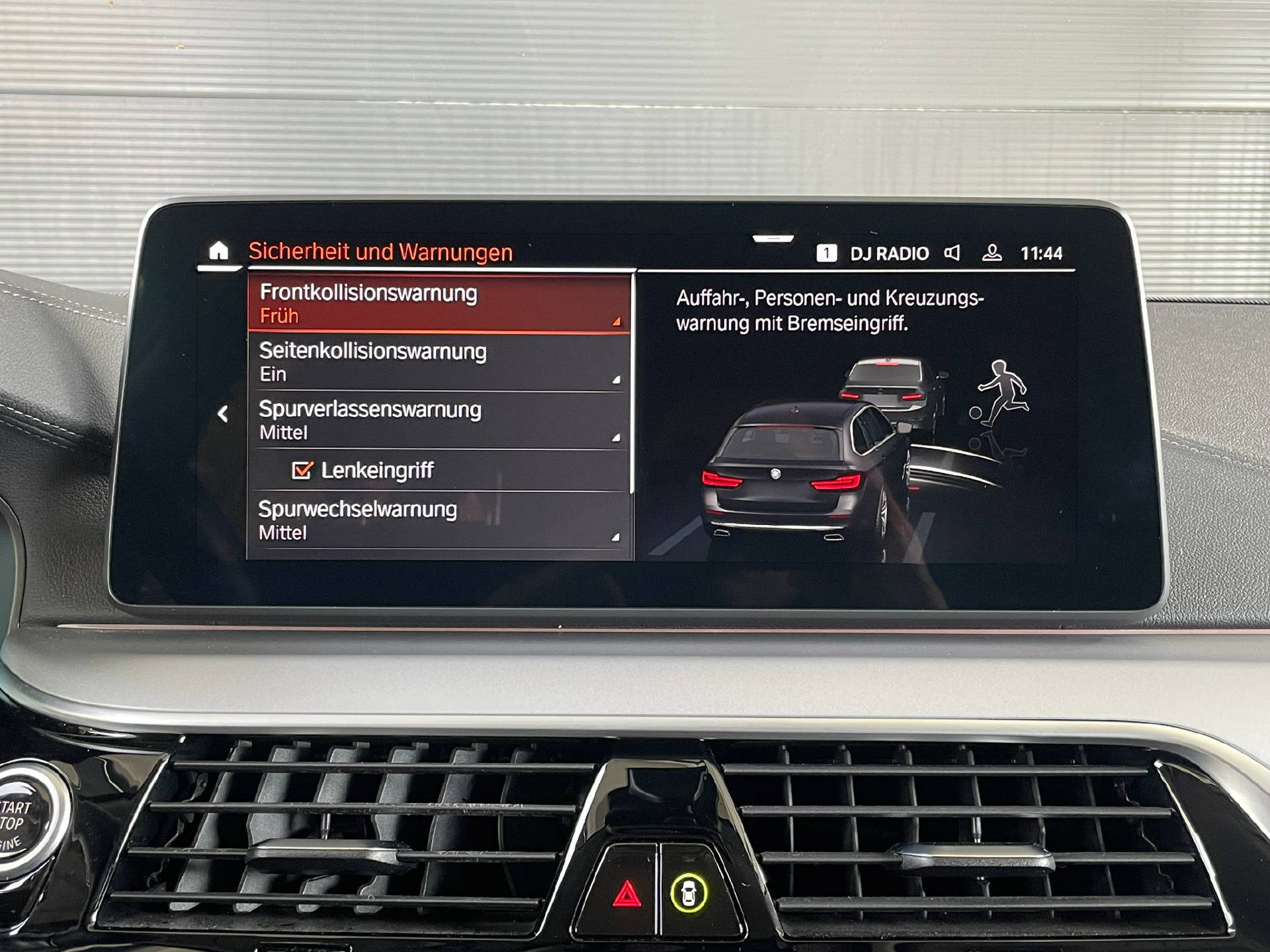 BMW 530d xDrive Touring-image-12