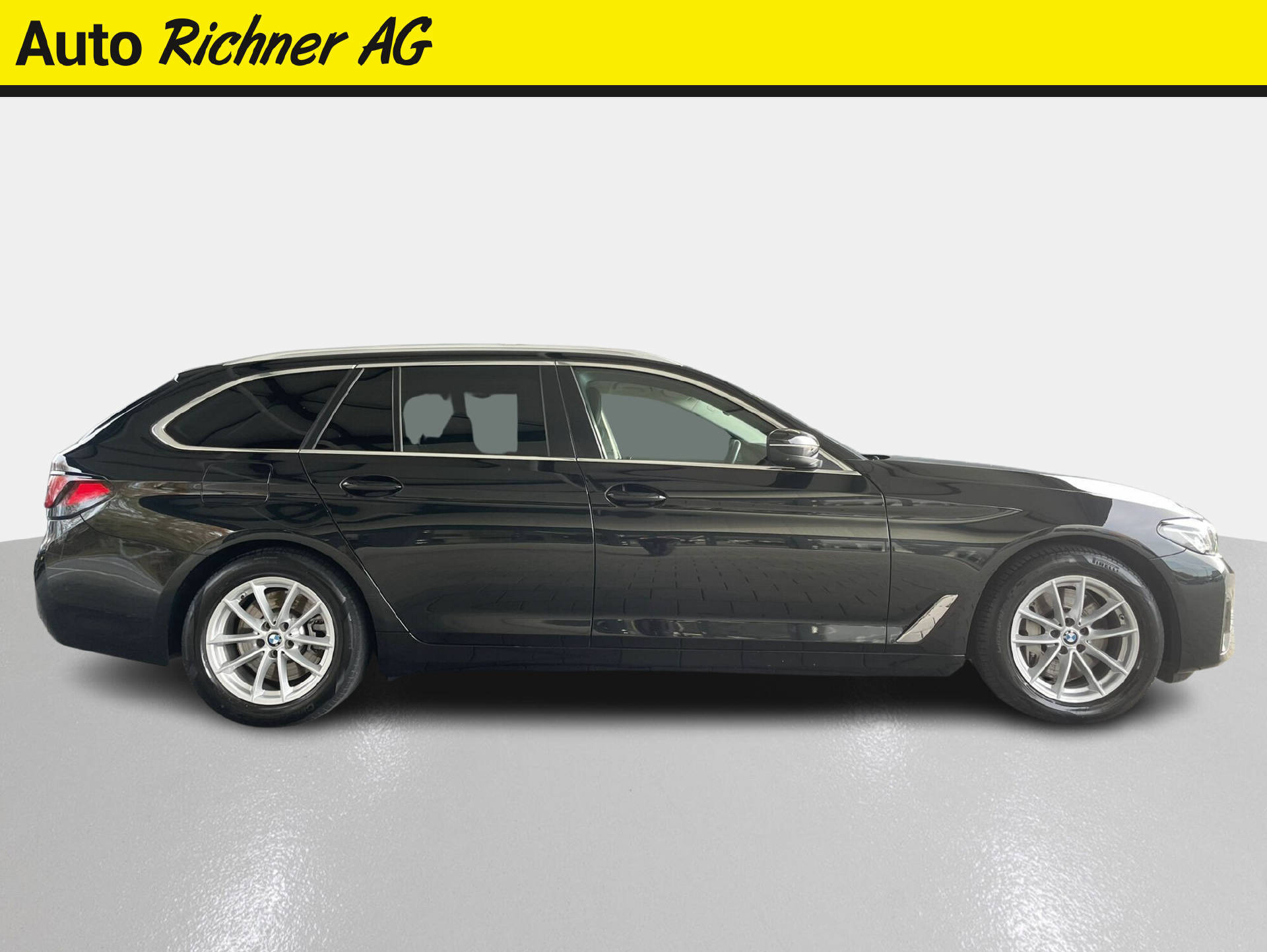BMW 530d xDrive Touring-image-2