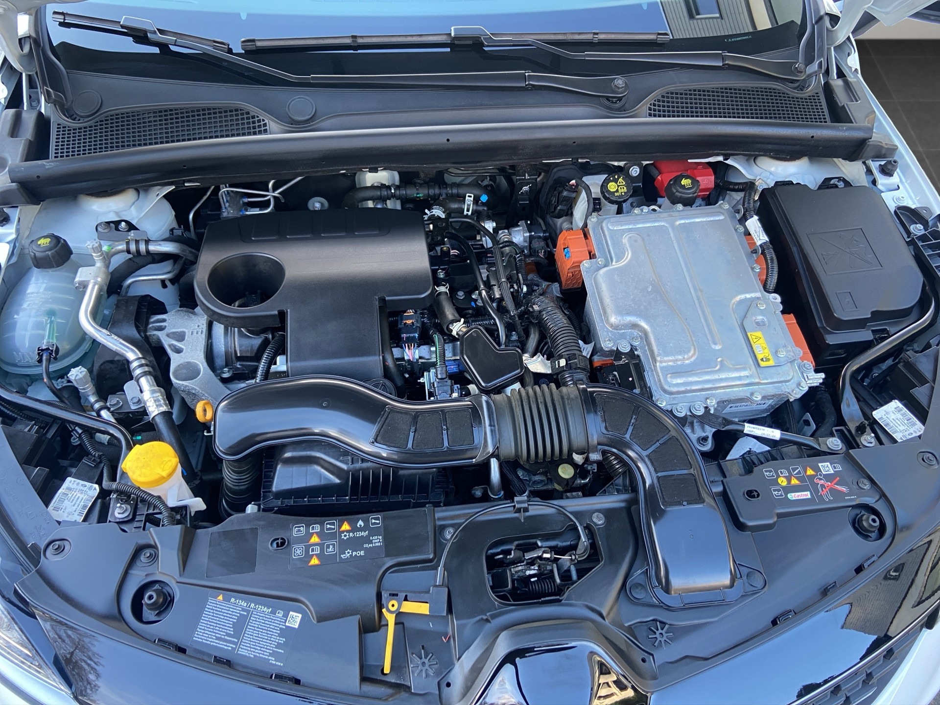 RENAULT Clio 1.6 E-Tech Techno-image-13