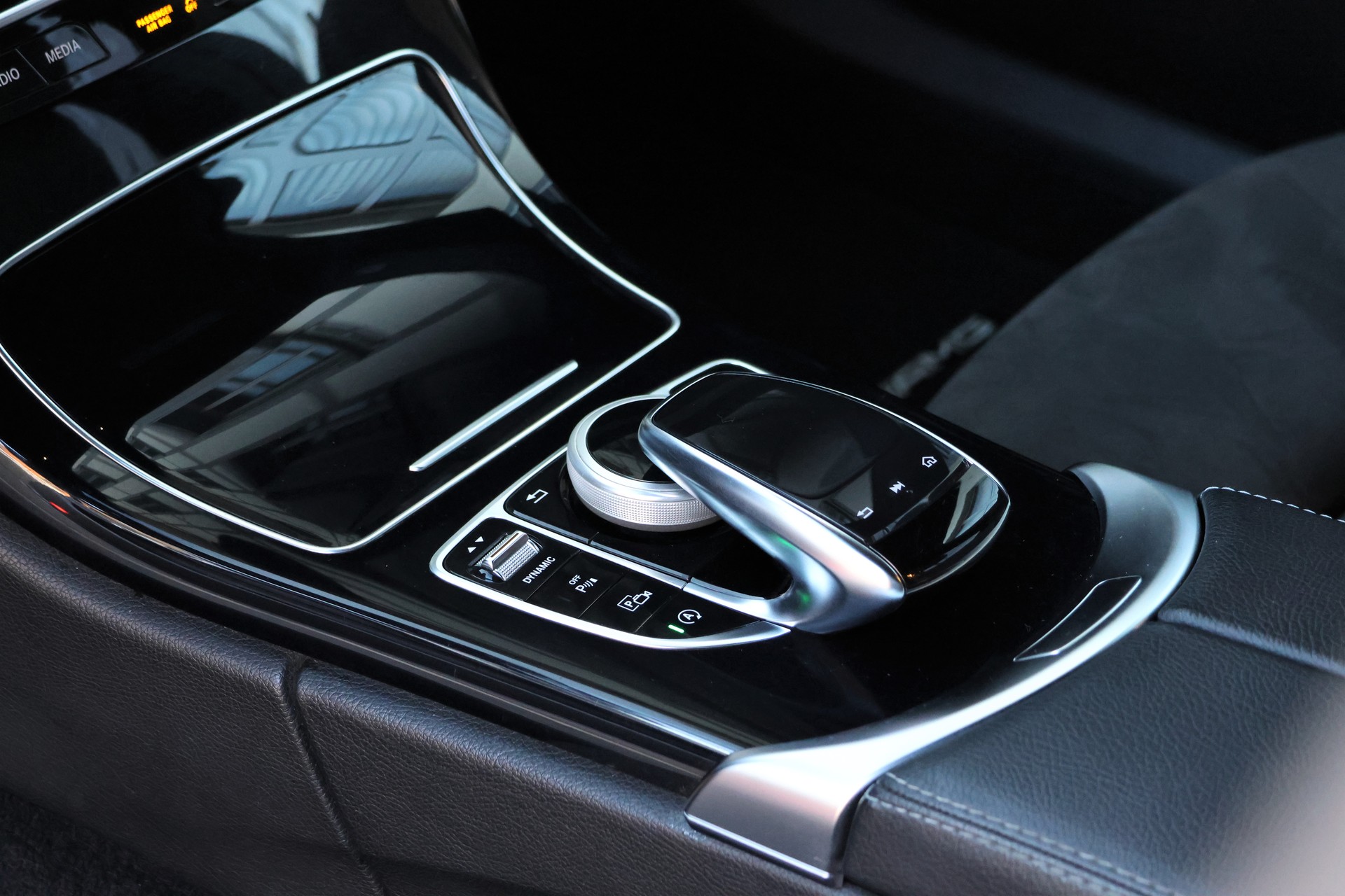 MERCEDES-BENZ C 400 AMG Line 4Matic 9G-Tronic (CH) + 1.8T AHK-image-9