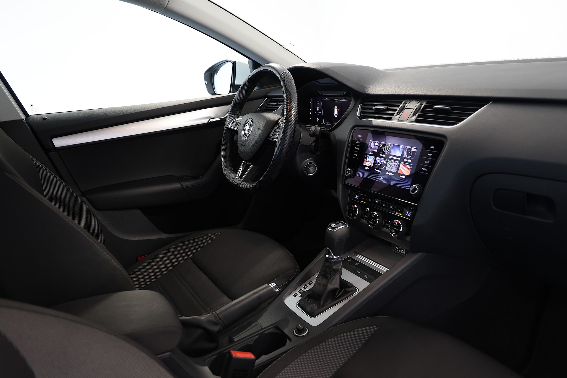 SKODA Octavia Combi 2.0 TDI Ambition 4x4 DSG-image-13