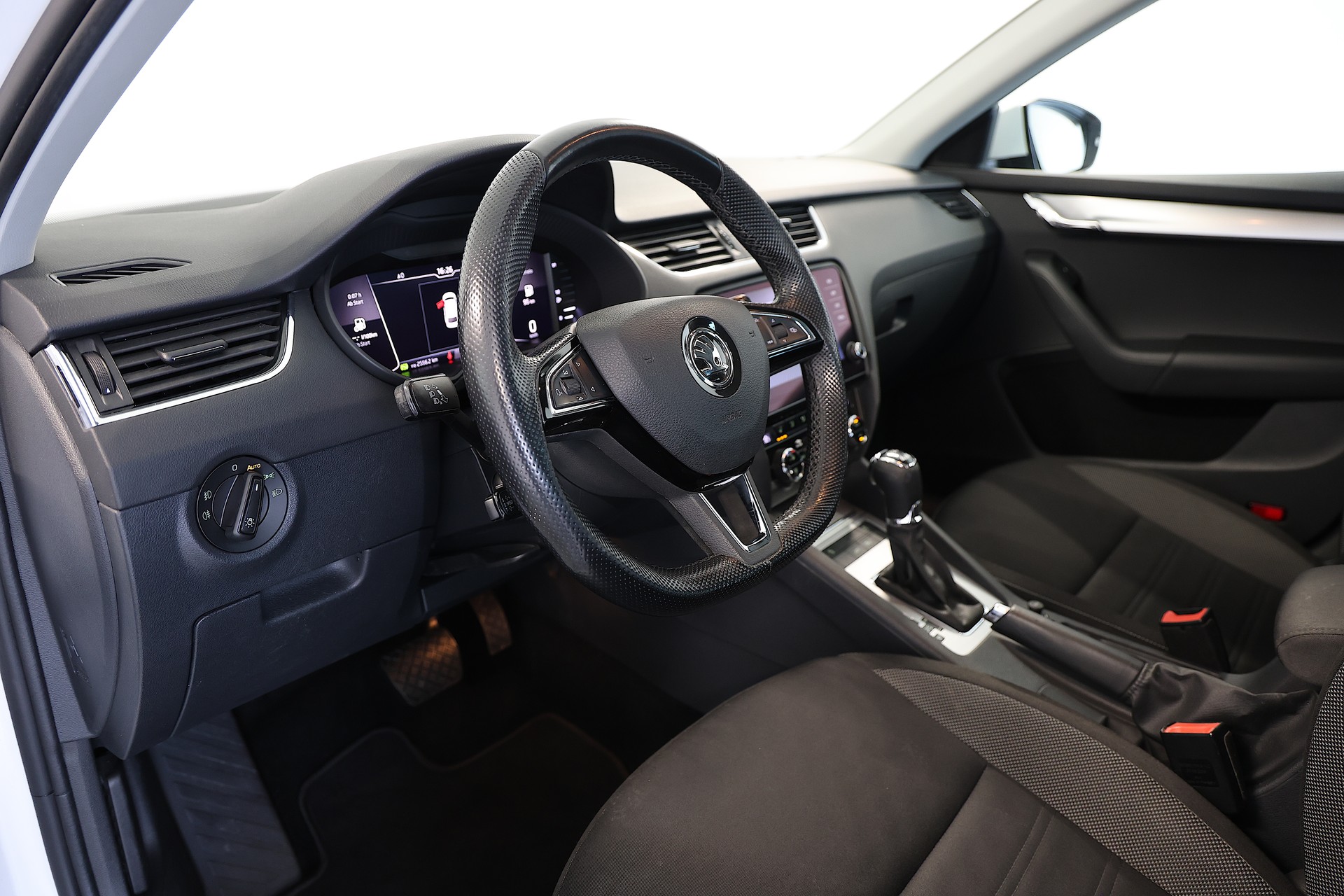 SKODA Octavia Combi 2.0 TDI Ambition 4x4 DSG-image-8