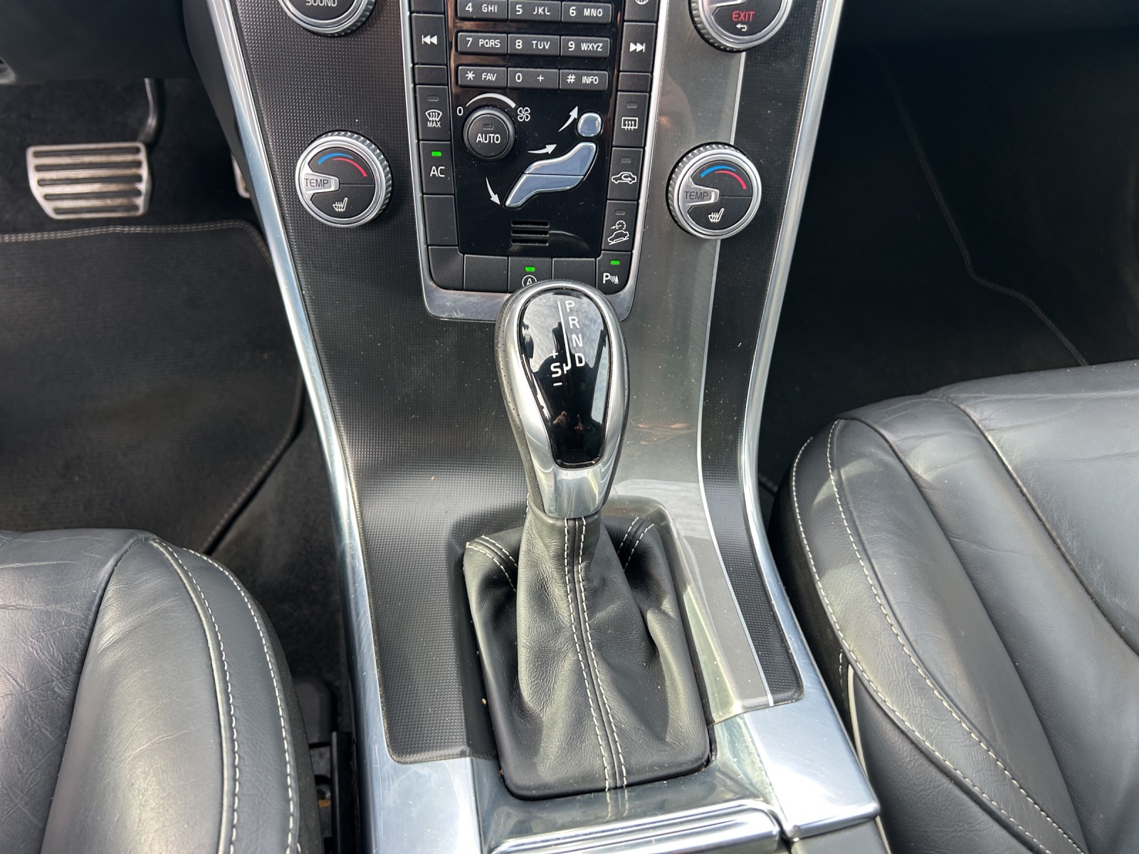 VOLVO XC60 D4 AWD Momentum Geartronic-image-20