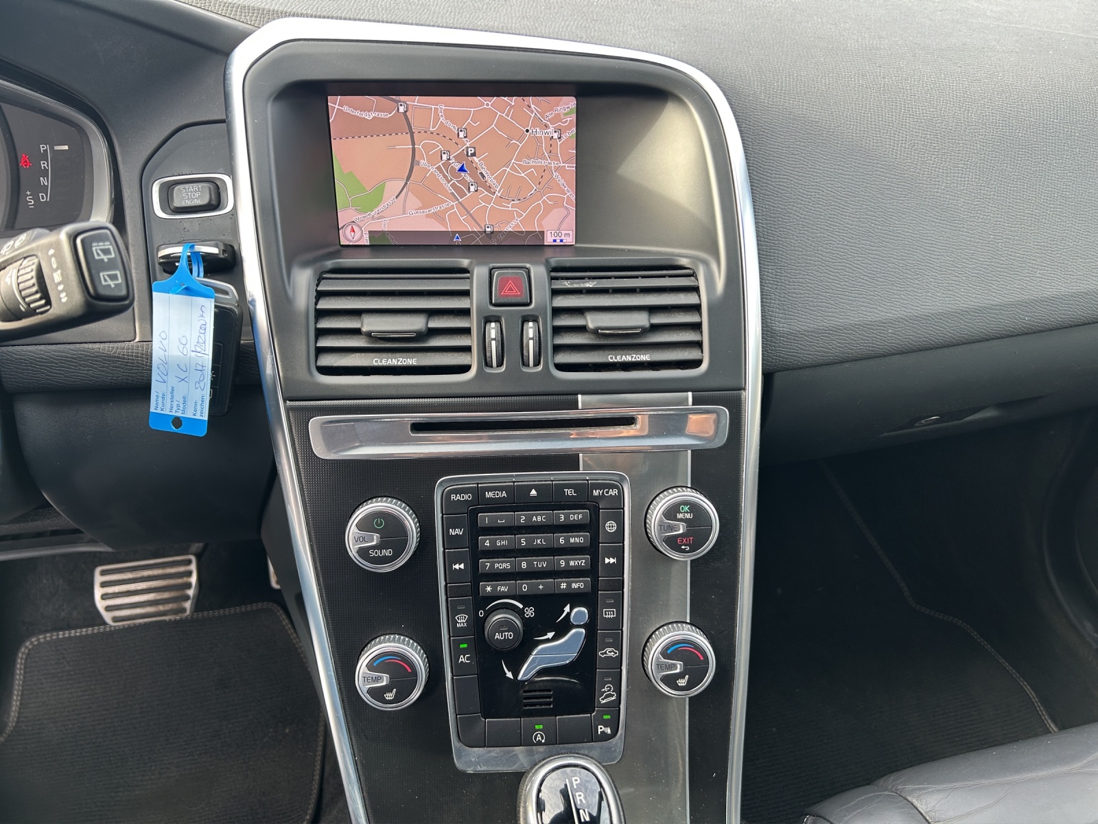 VOLVO XC60 D4 AWD Momentum Geartronic-image-12
