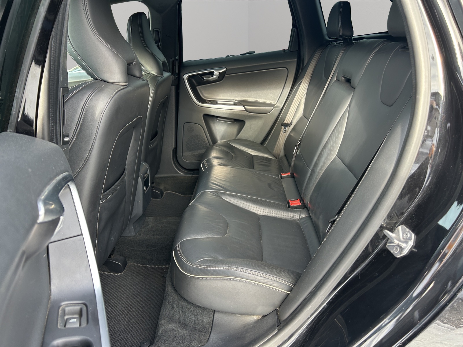 VOLVO XC60 D4 AWD Momentum Geartronic-image-18