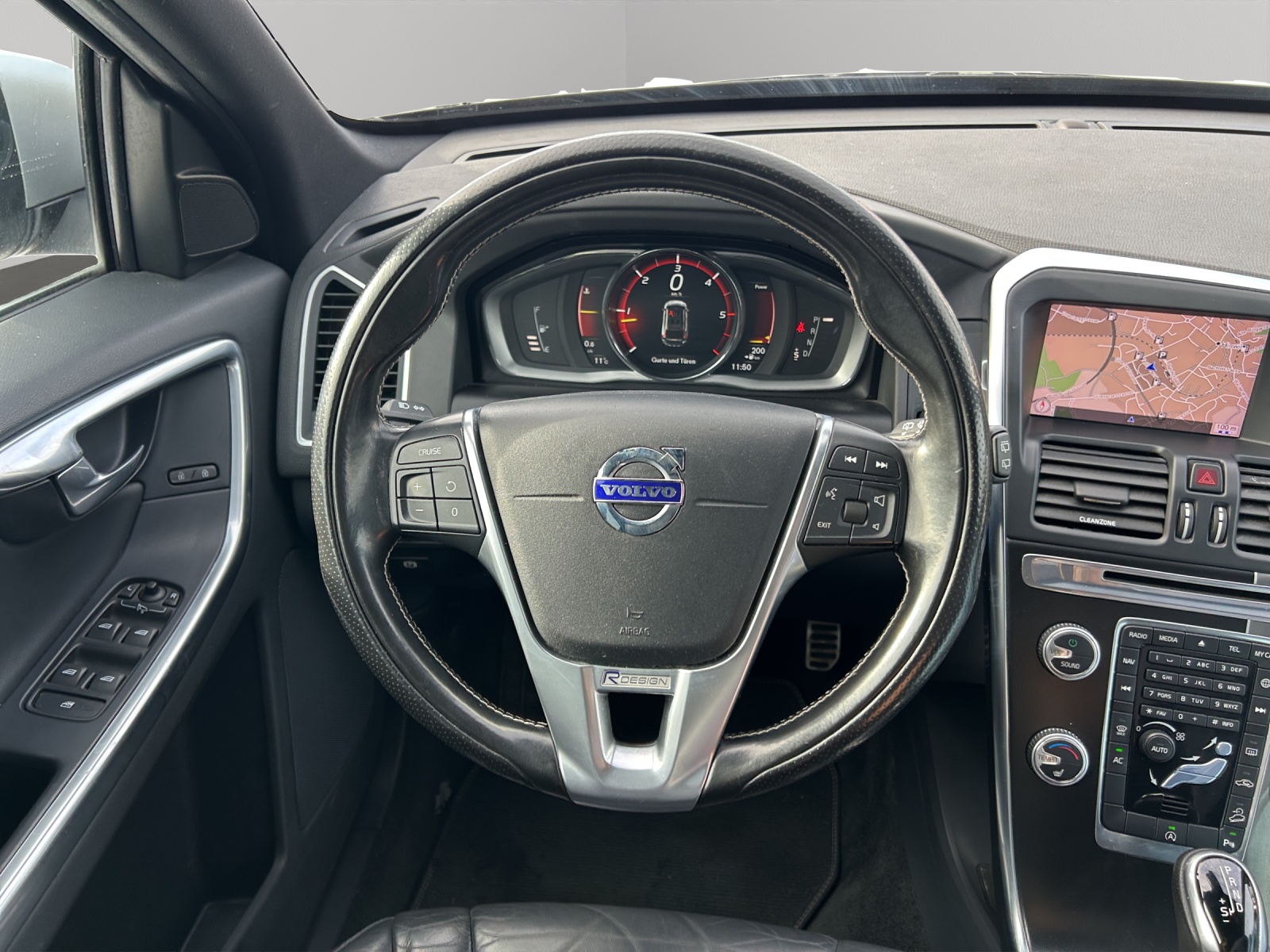 VOLVO XC60 D4 AWD Momentum Geartronic-image-16