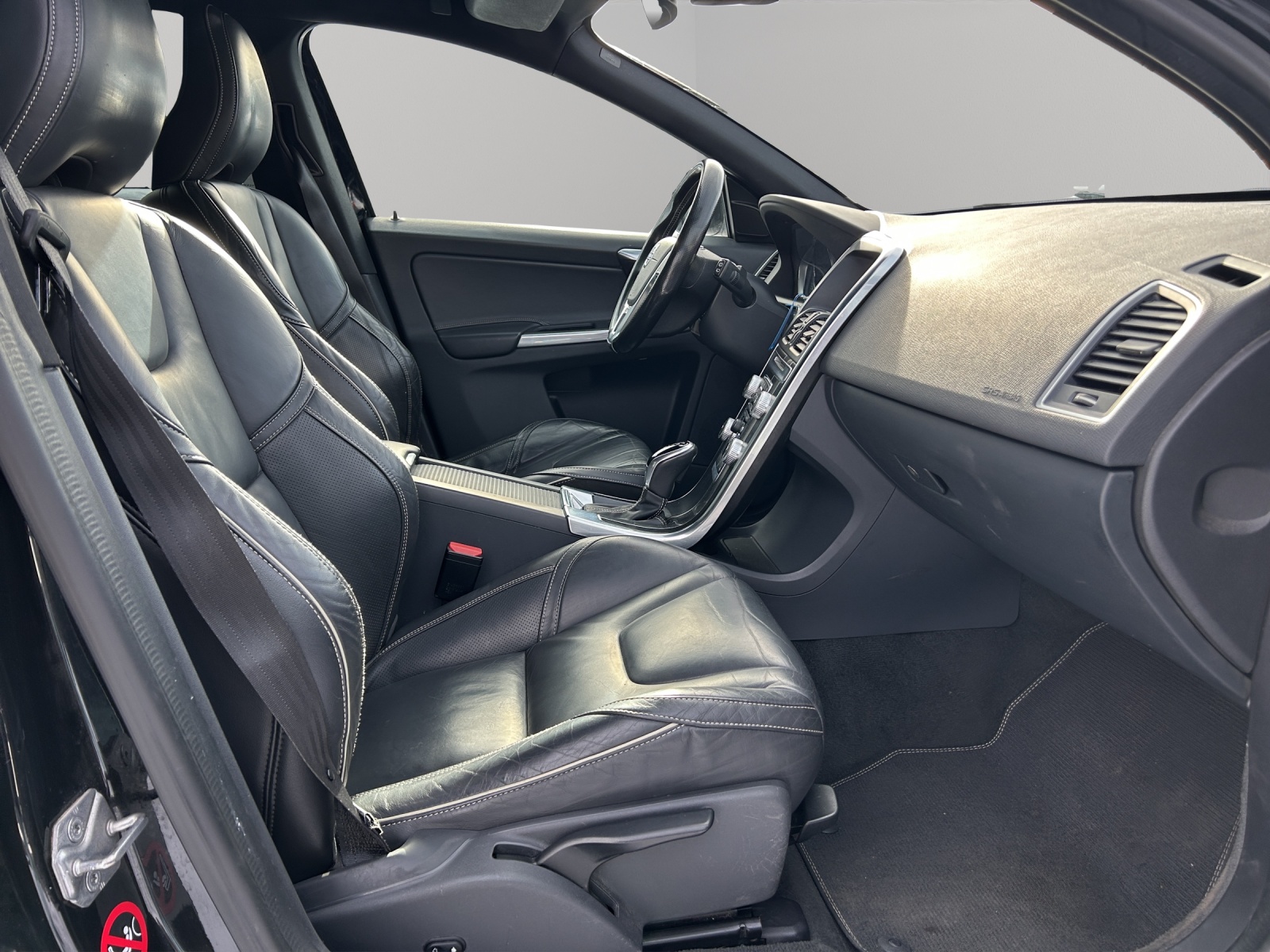 VOLVO XC60 D4 AWD Momentum Geartronic-image-11