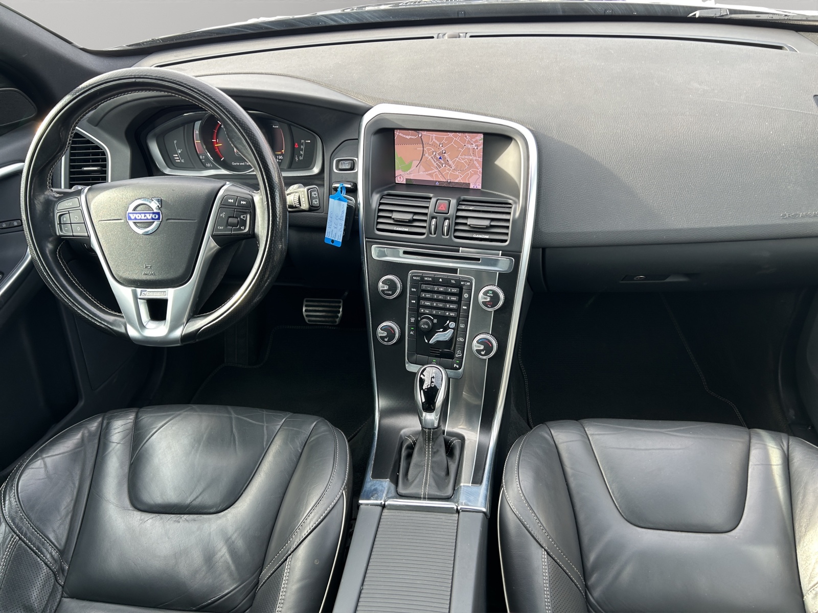 VOLVO XC60 D4 AWD Momentum Geartronic-image-13