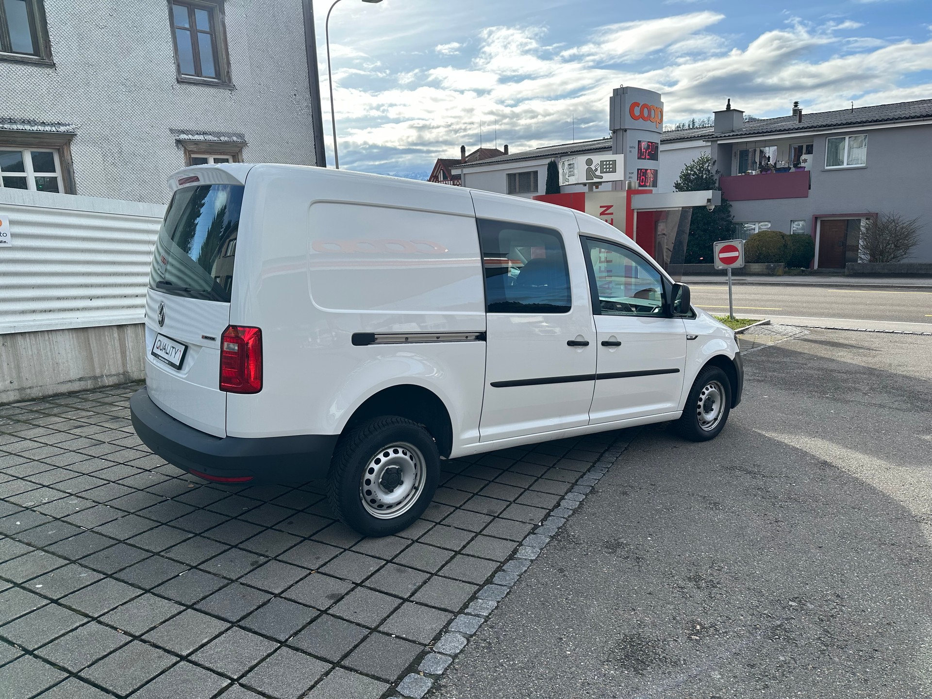 VW Caddy Maxi 2.0TDI 4Motion BlueMotion Technology-image-3