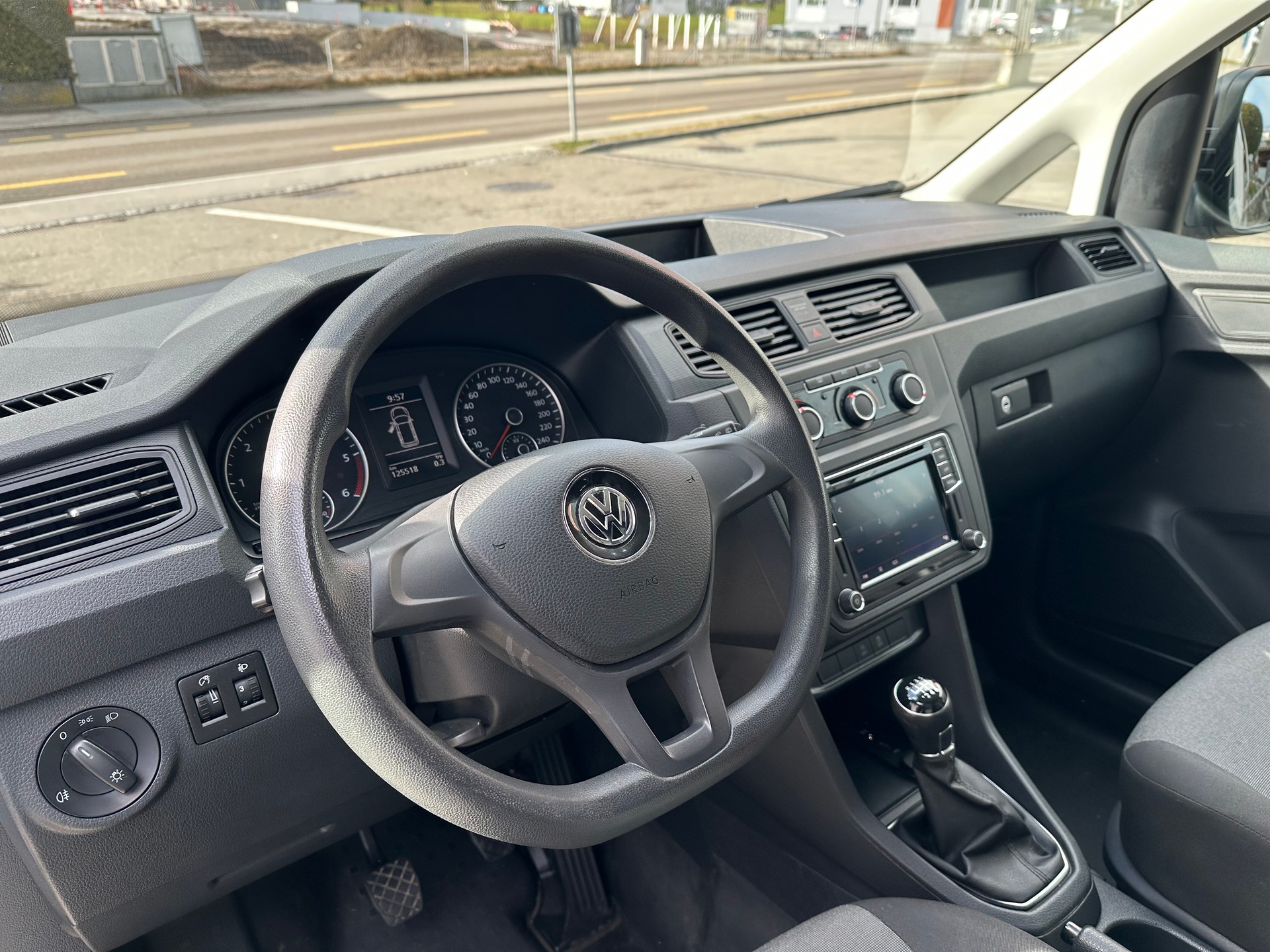 VW Caddy Maxi 2.0TDI 4Motion BlueMotion Technology-image-4