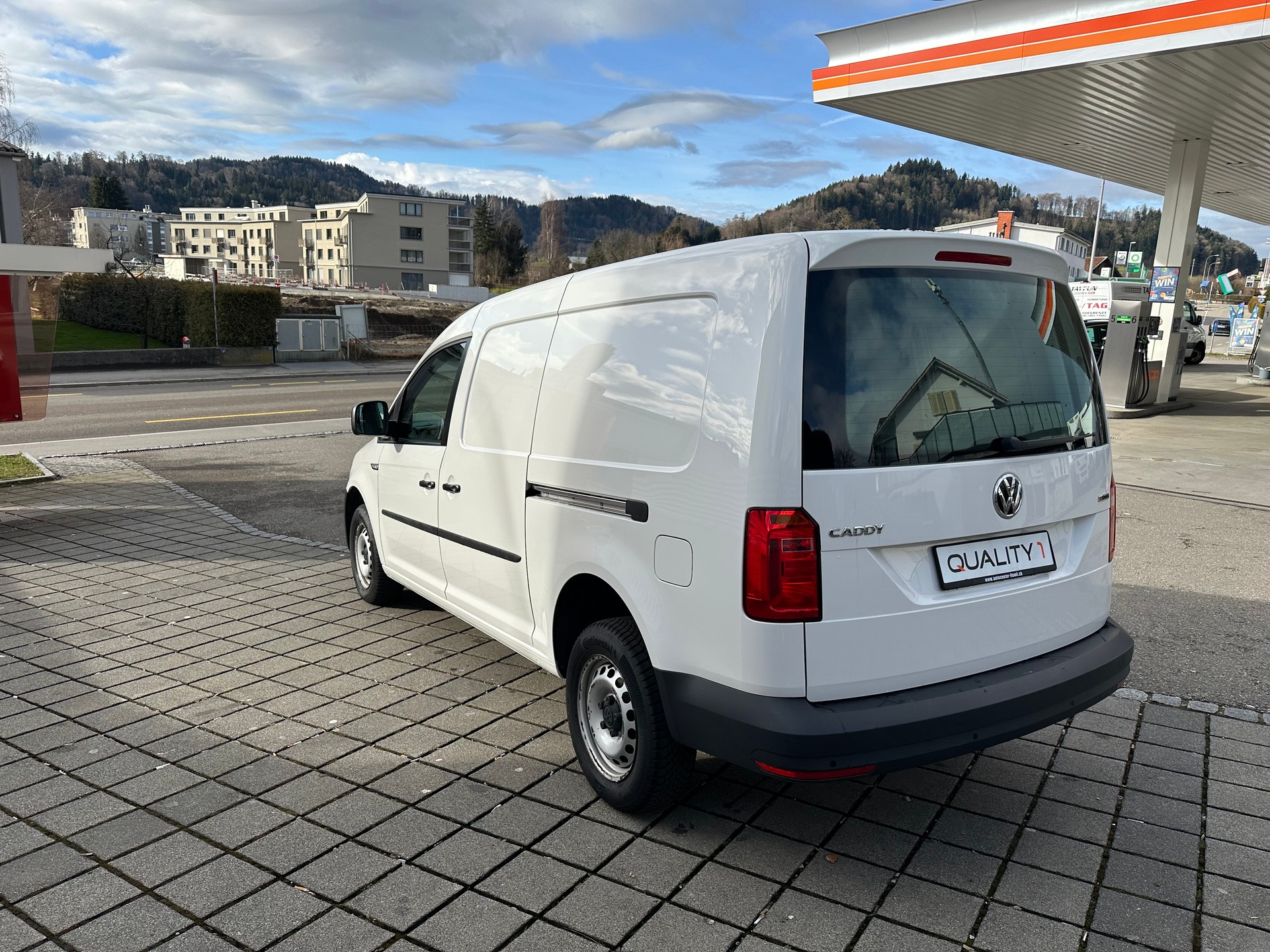 VW Caddy Maxi 2.0TDI 4Motion BlueMotion Technology-image-2