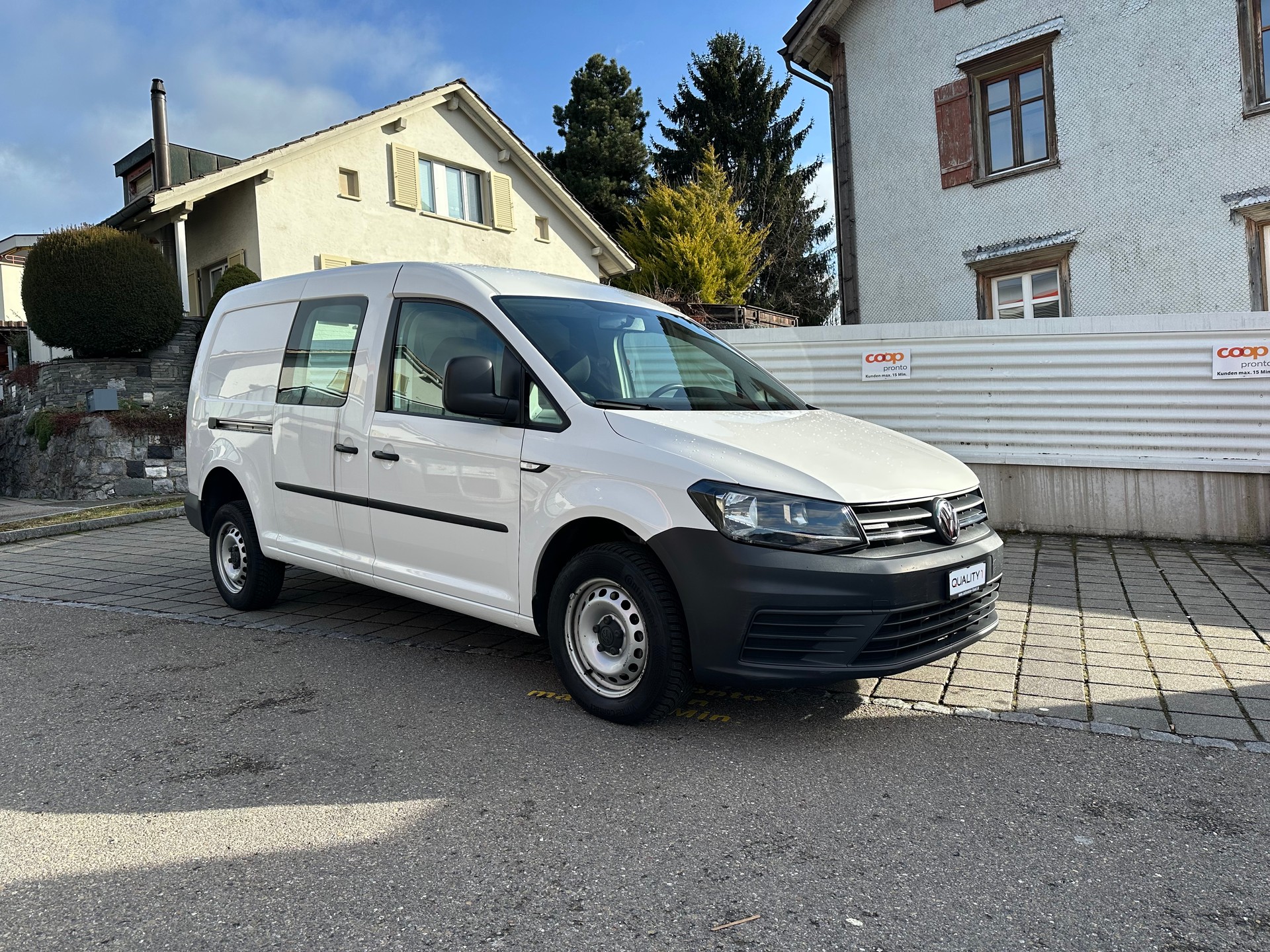VW Caddy Maxi 2.0TDI 4Motion BlueMotion Technology-image-1