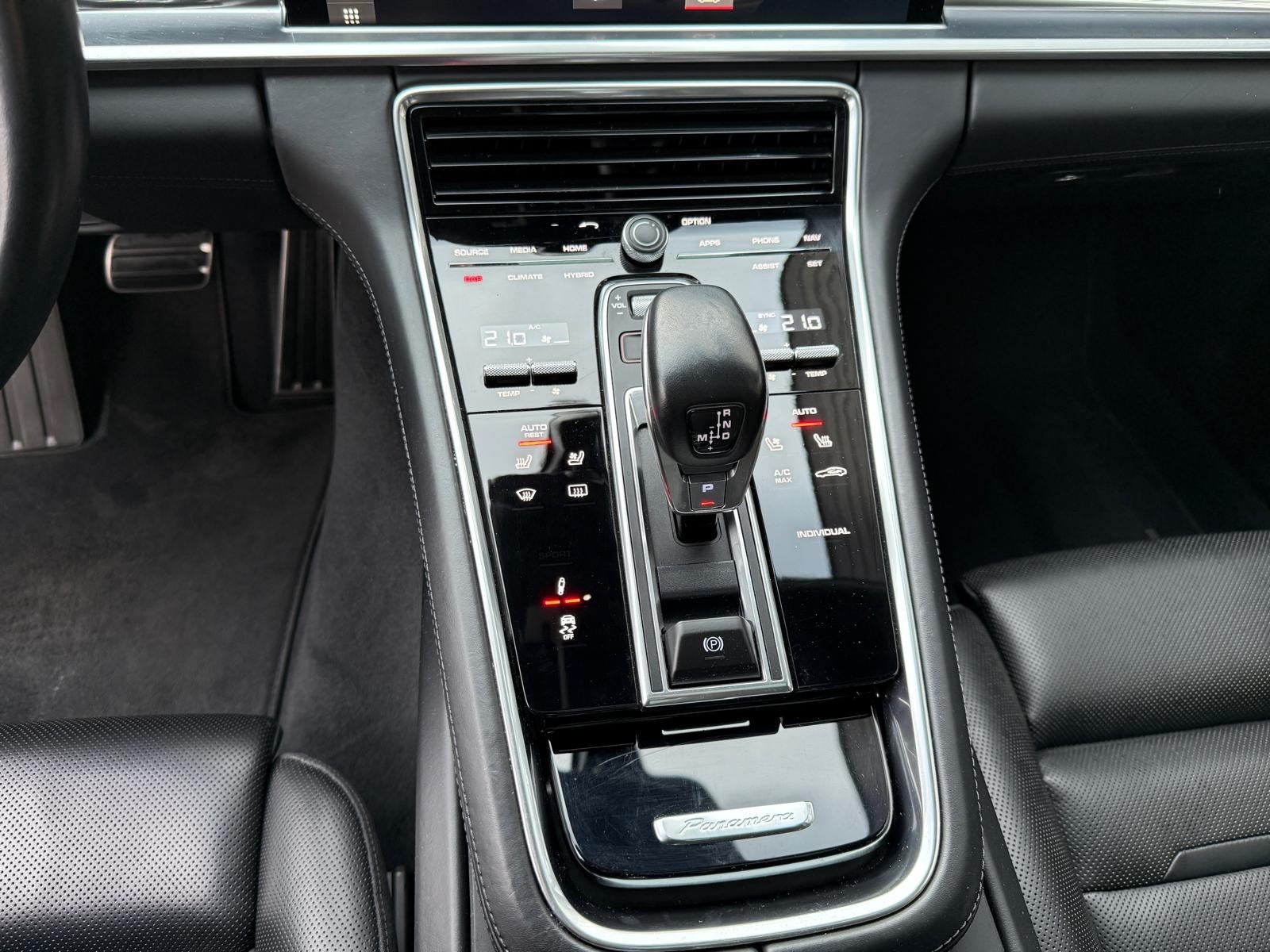 PORSCHE Panamera 4 E-Hybrid PDK-image-17
