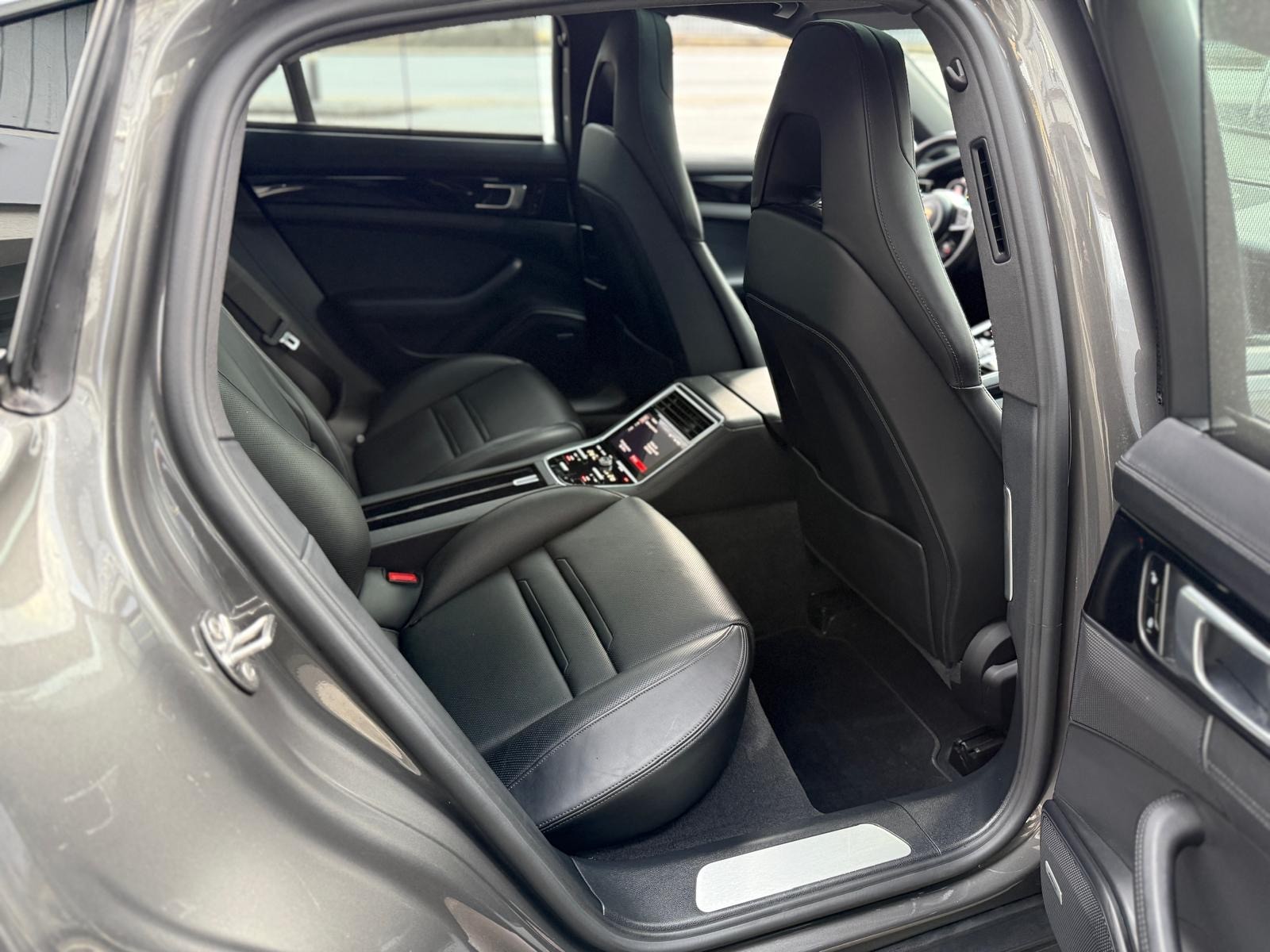 PORSCHE Panamera 4 E-Hybrid PDK-image-24