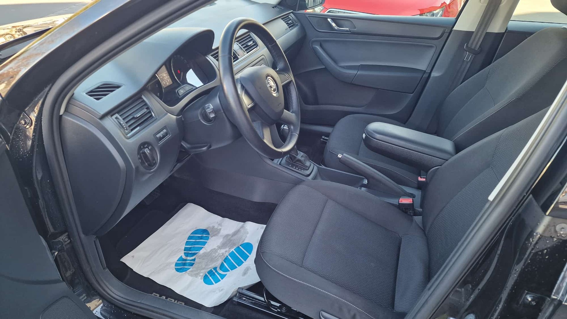 SKODA Rapid 1.4 TSI Ambition DSG-image-9