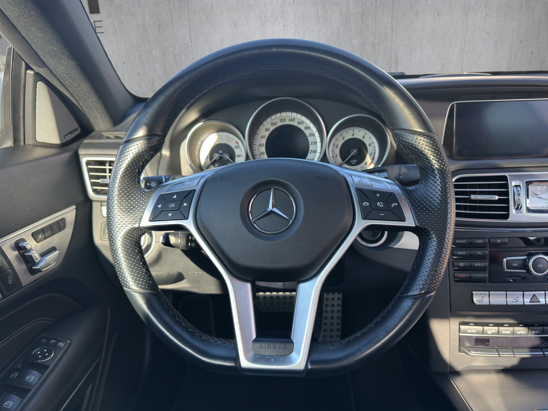 MERCEDES-BENZ E 300 Coupé-image-10