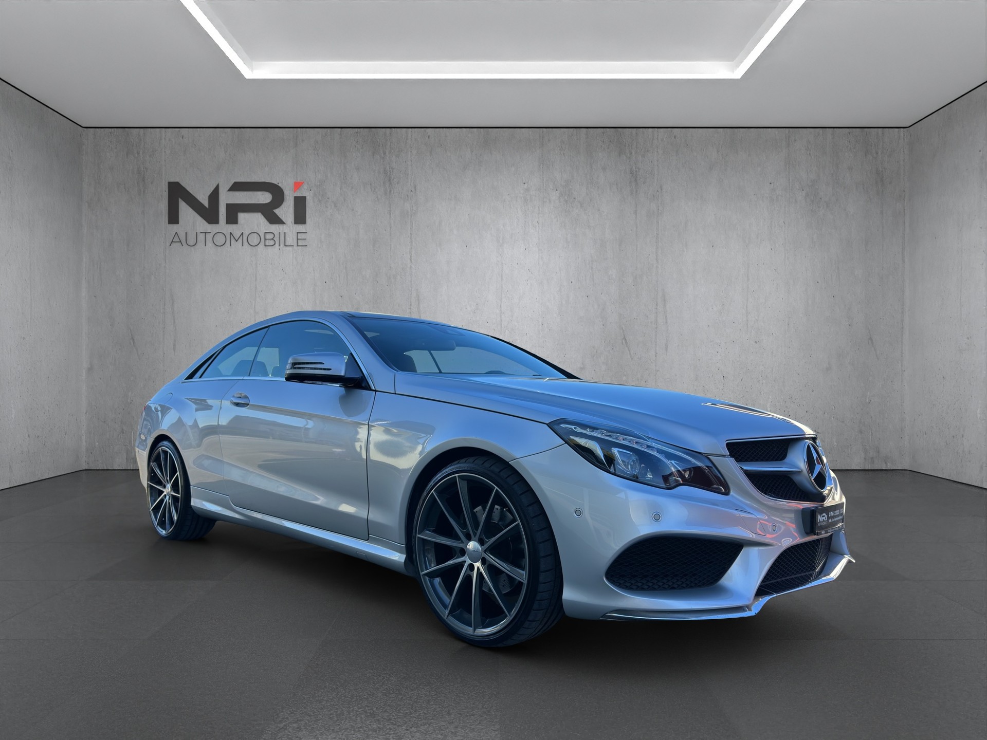 MERCEDES-BENZ E 300 Coupé-showroom-element-3