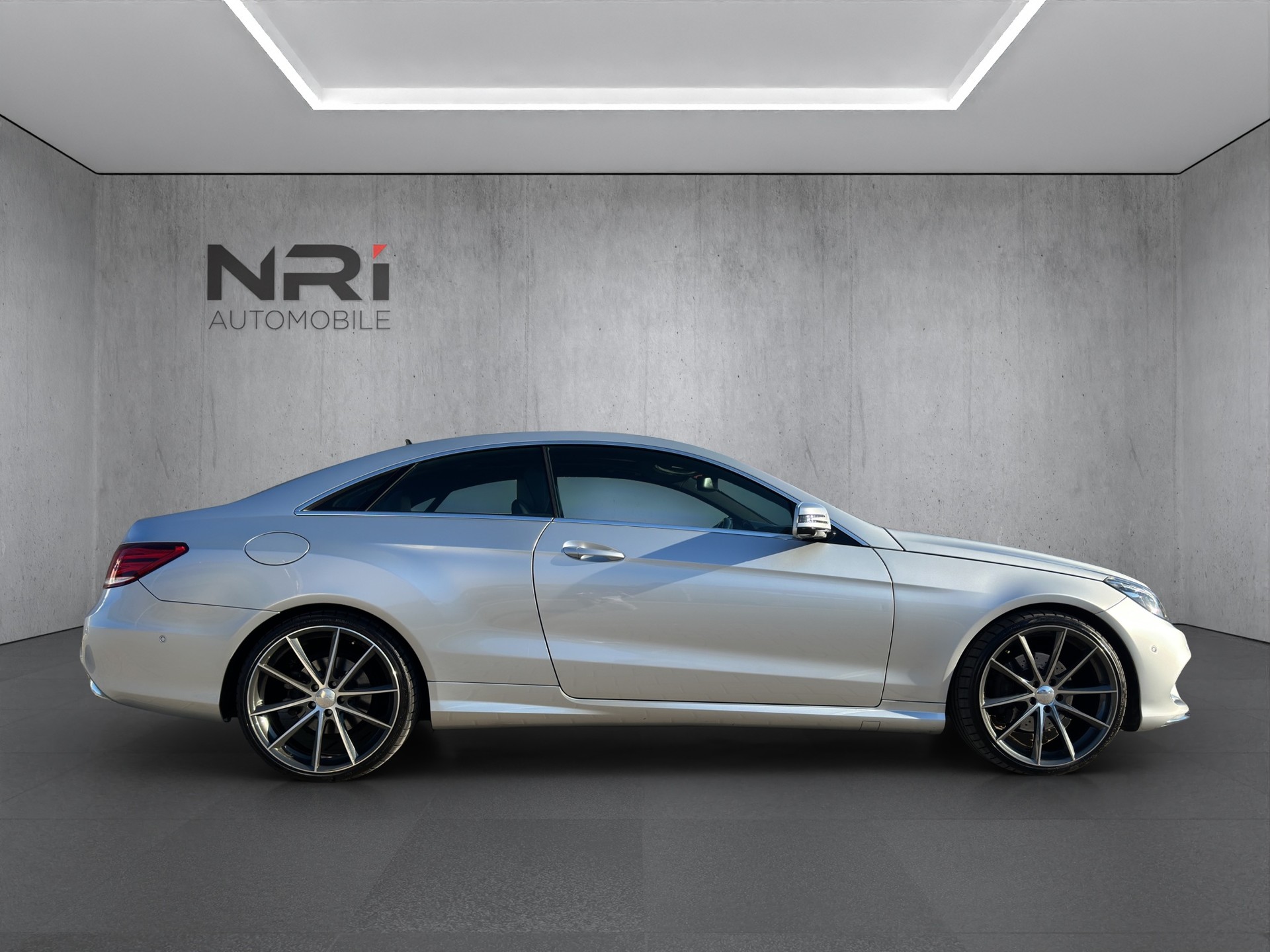 MERCEDES-BENZ E 300 Coupé-image-7