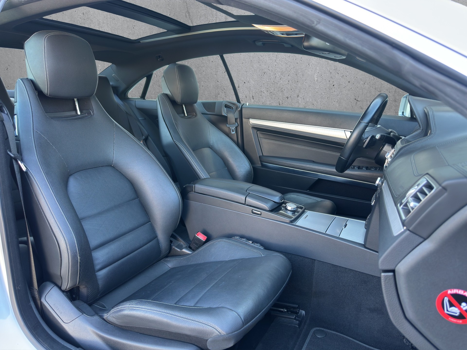 MERCEDES-BENZ E 300 Coupé-image-16