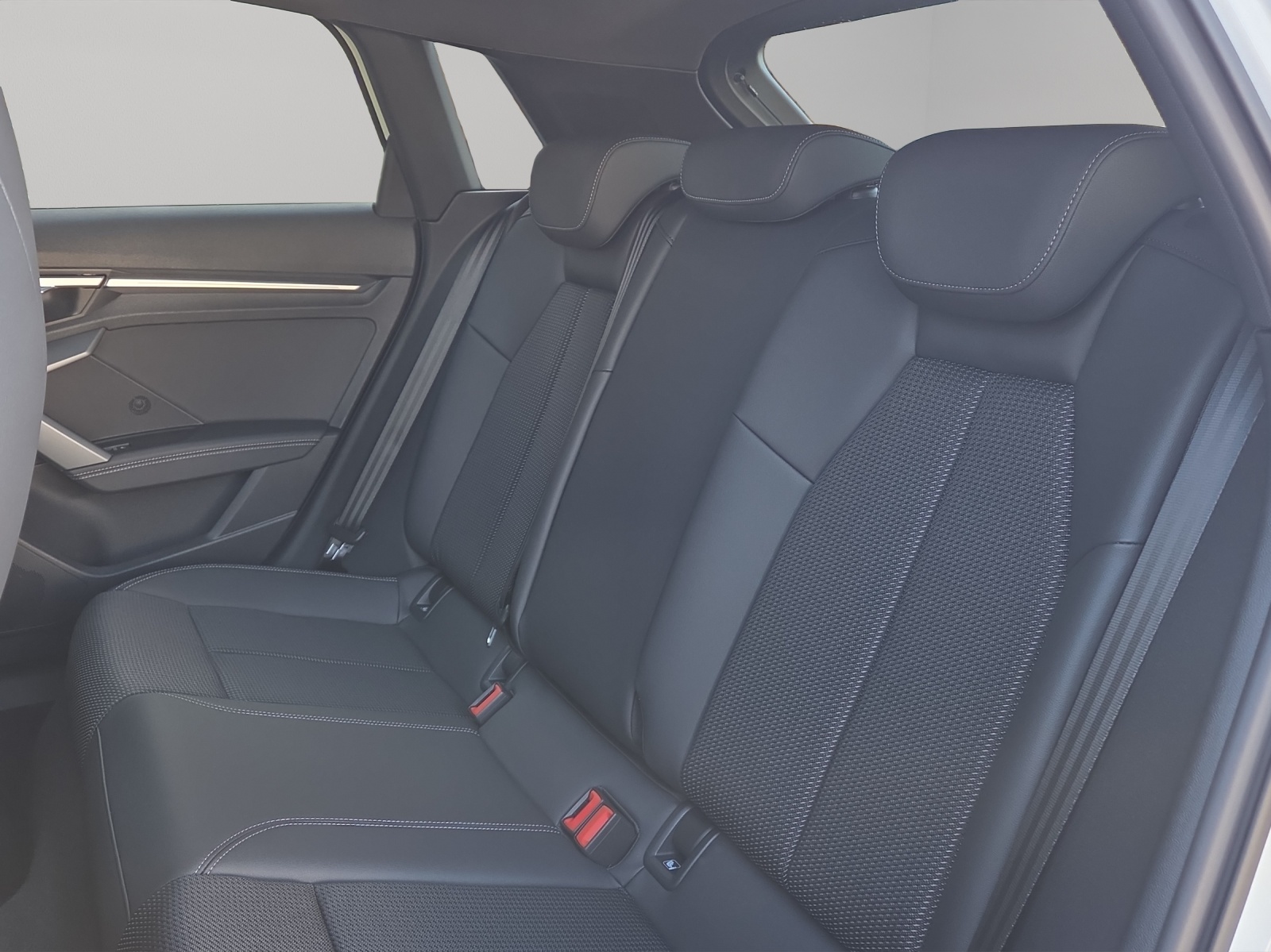 AUDI A3 Sportback TFSI 110 kW S line Attraction S tronic-image-8