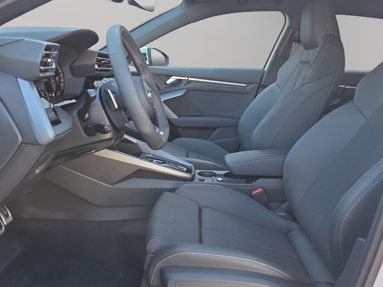 AUDI A3 Sportback TFSI 110 kW S line Attraction S tronic-image-5
