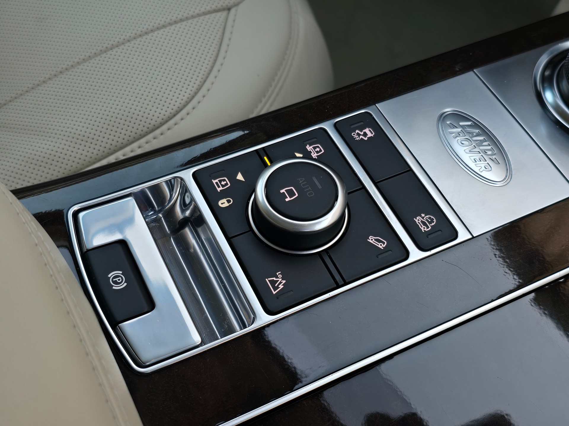 LAND ROVER Range Rover 5.0 V8 525 PS S/C AB Autobiography Automatic-image-25